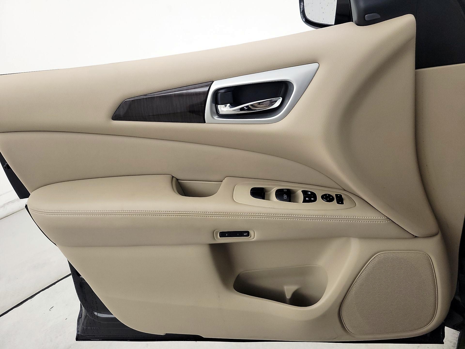 Thumbnail: 2015 Nissan Pathfinder - 12