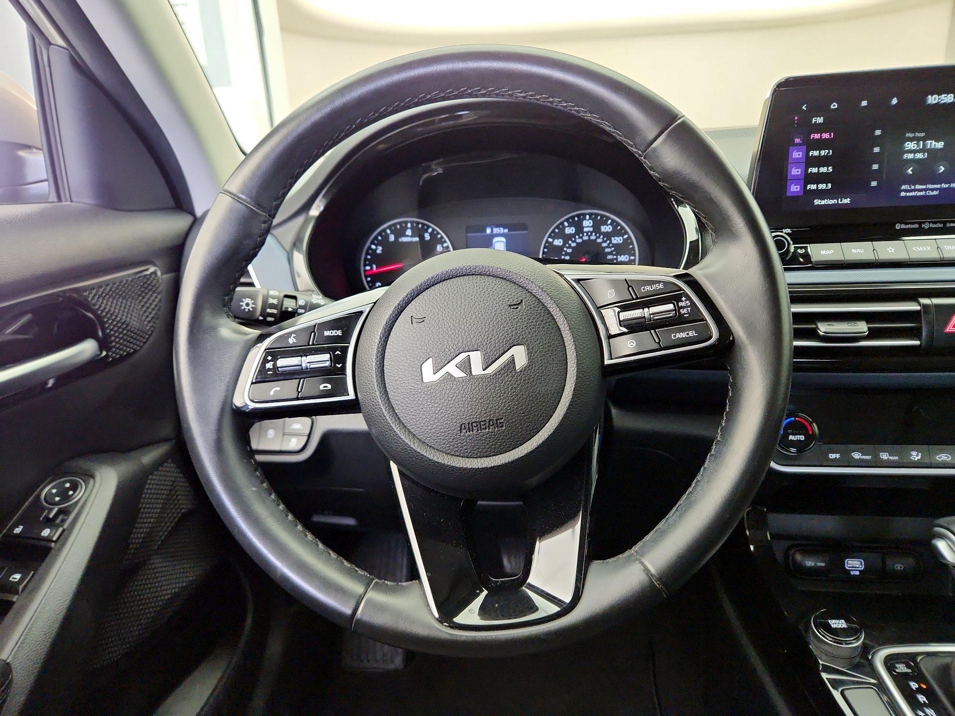 Thumbnail: 2023 Kia Seltos - 10