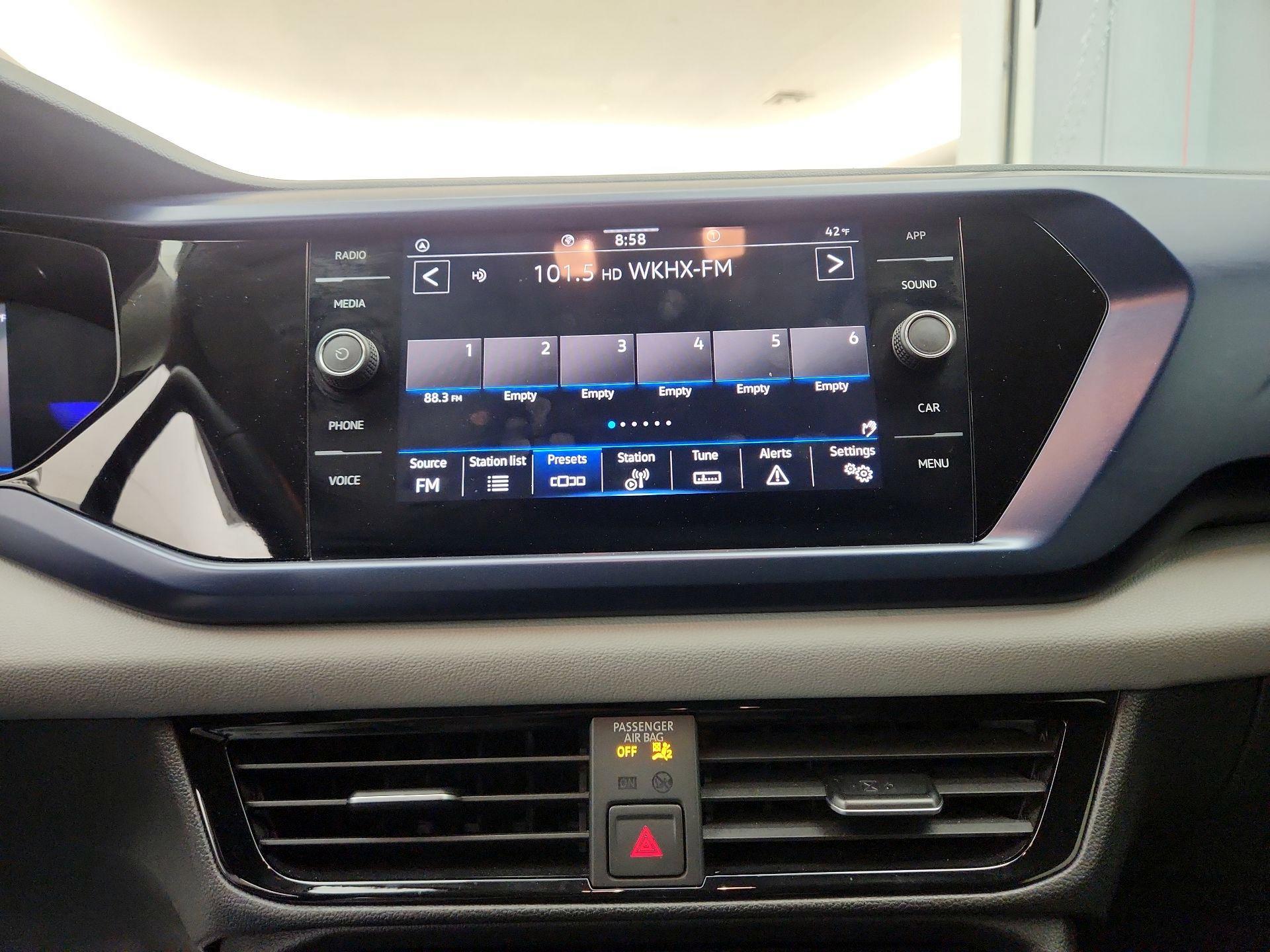 Thumbnail: 2023 Volkswagen Taos - 15