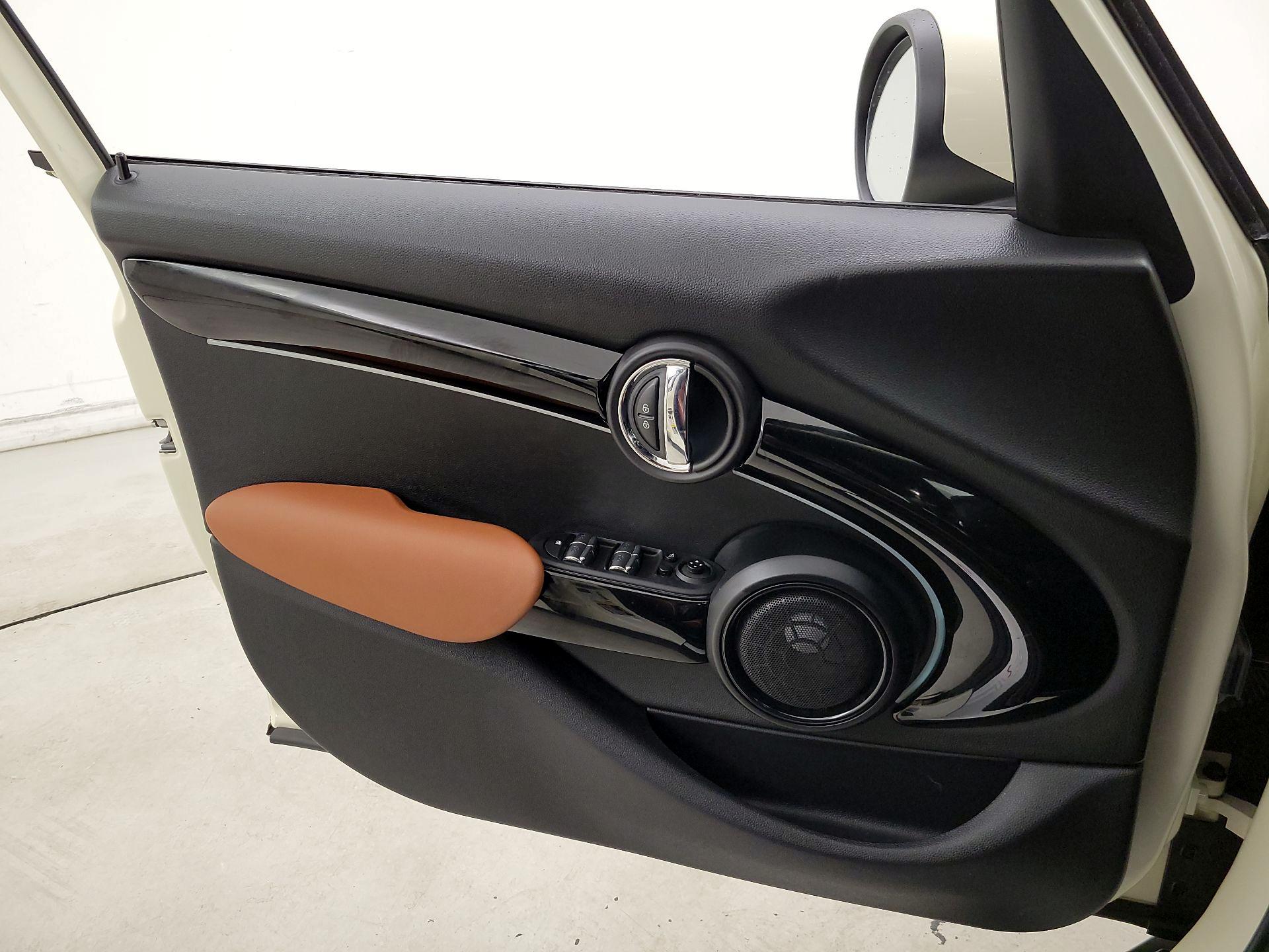 Thumbnail: 2022 MINI Cooper Hardtop - 12