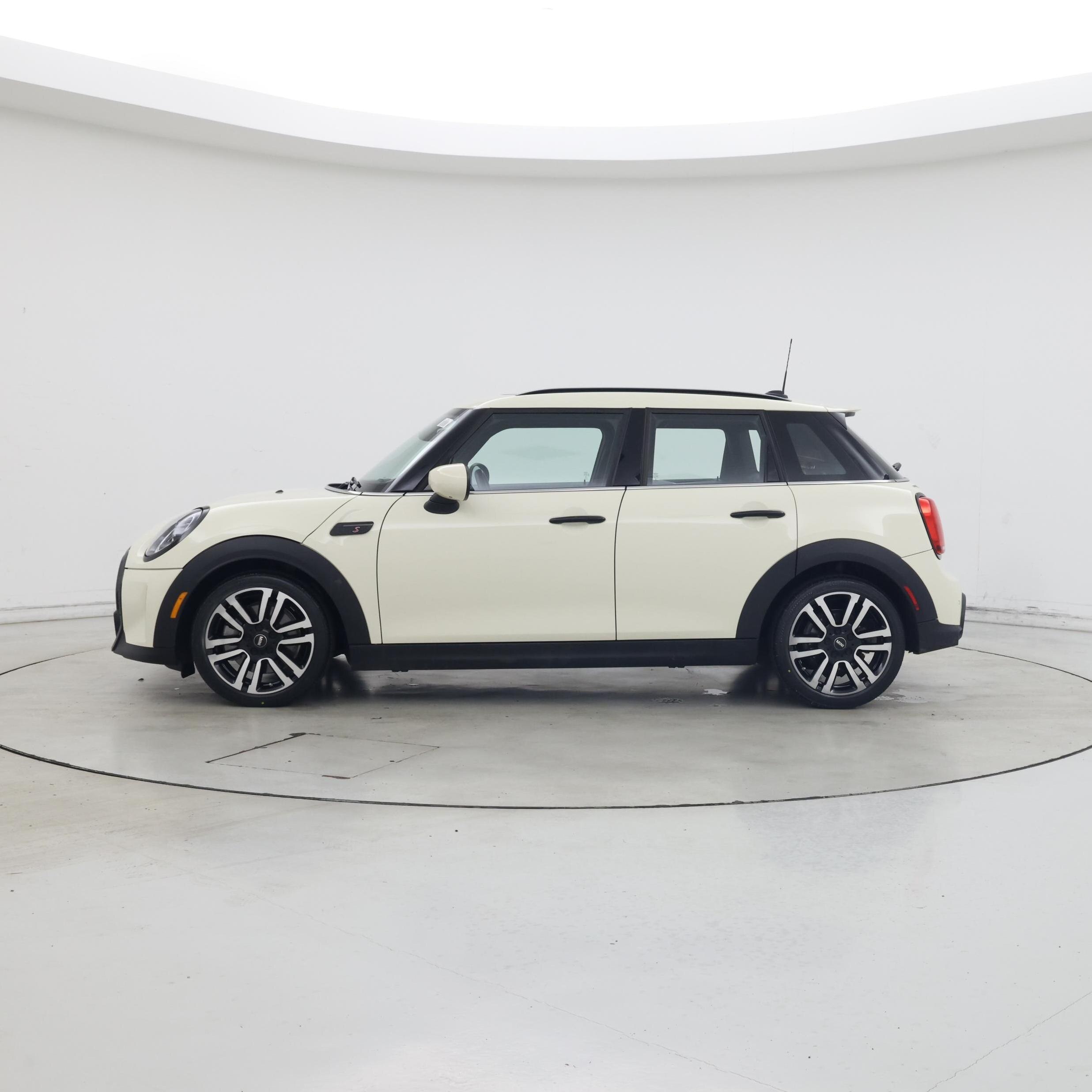 Thumbnail: 2022 MINI Cooper Hardtop - 3