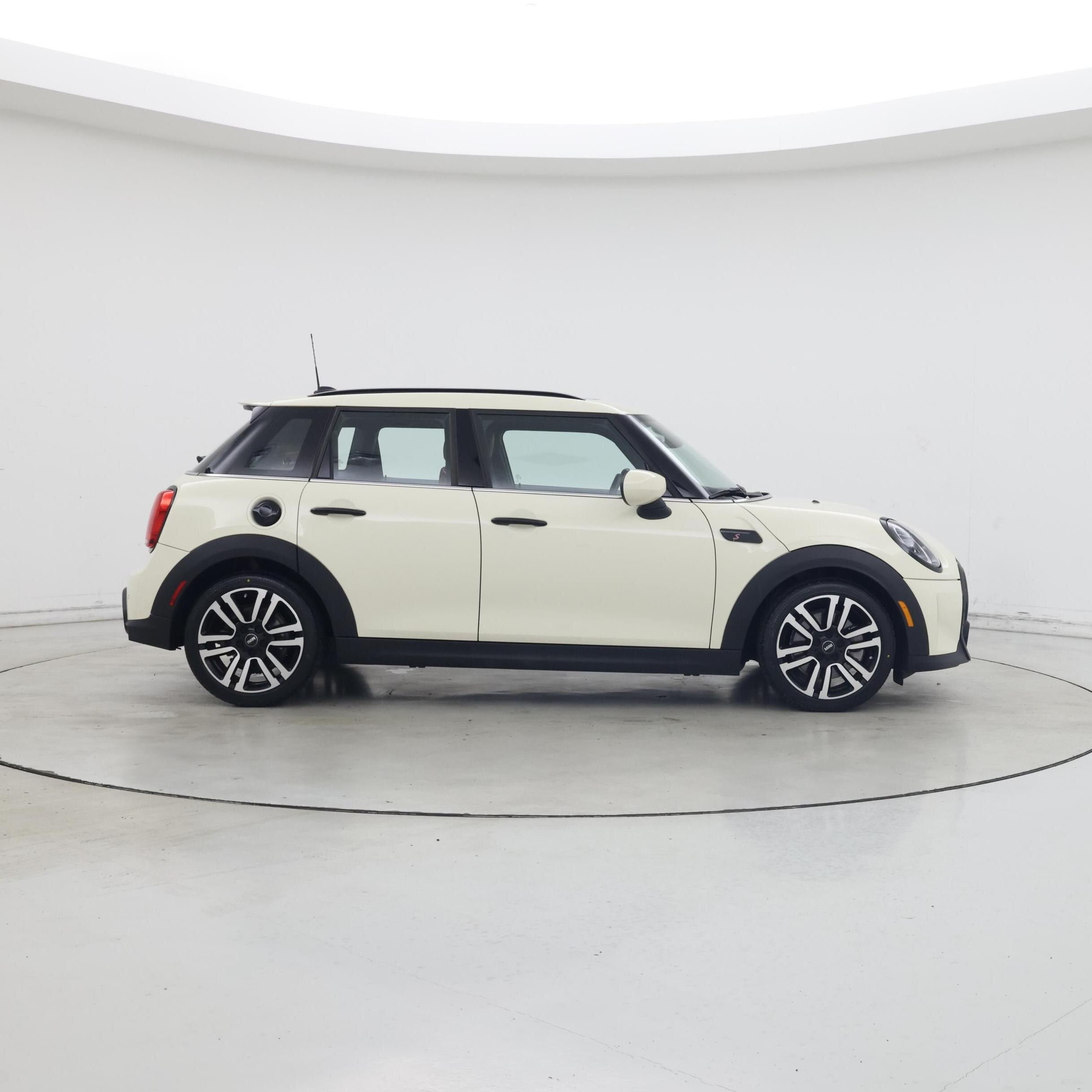 Thumbnail: 2022 MINI Cooper Hardtop - 7