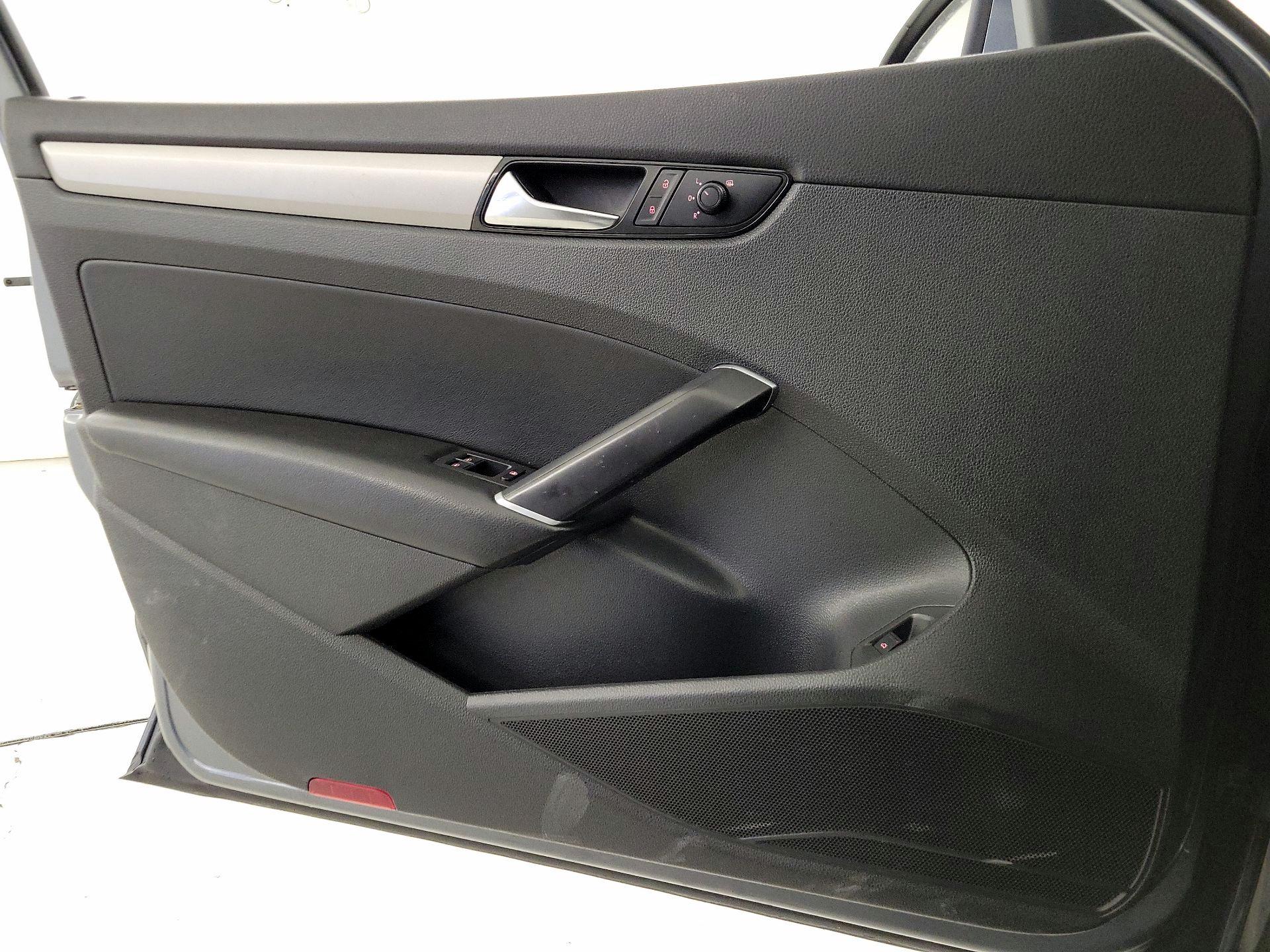 Thumbnail: 2021 Volkswagen Passat - 12