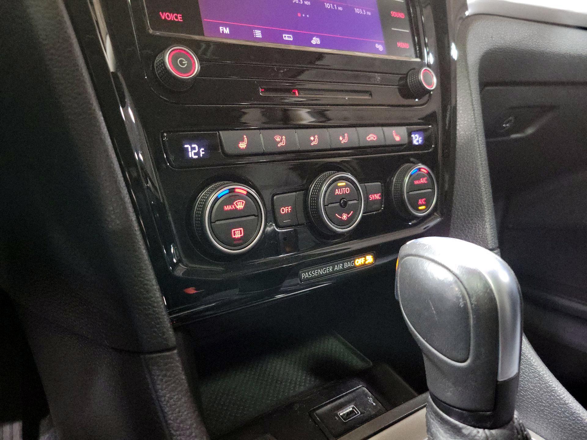 Thumbnail: 2021 Volkswagen Passat - 16