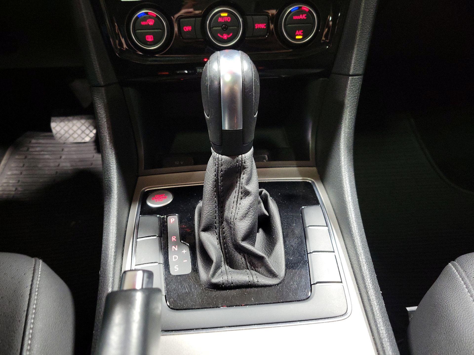 Thumbnail: 2021 Volkswagen Passat - 17