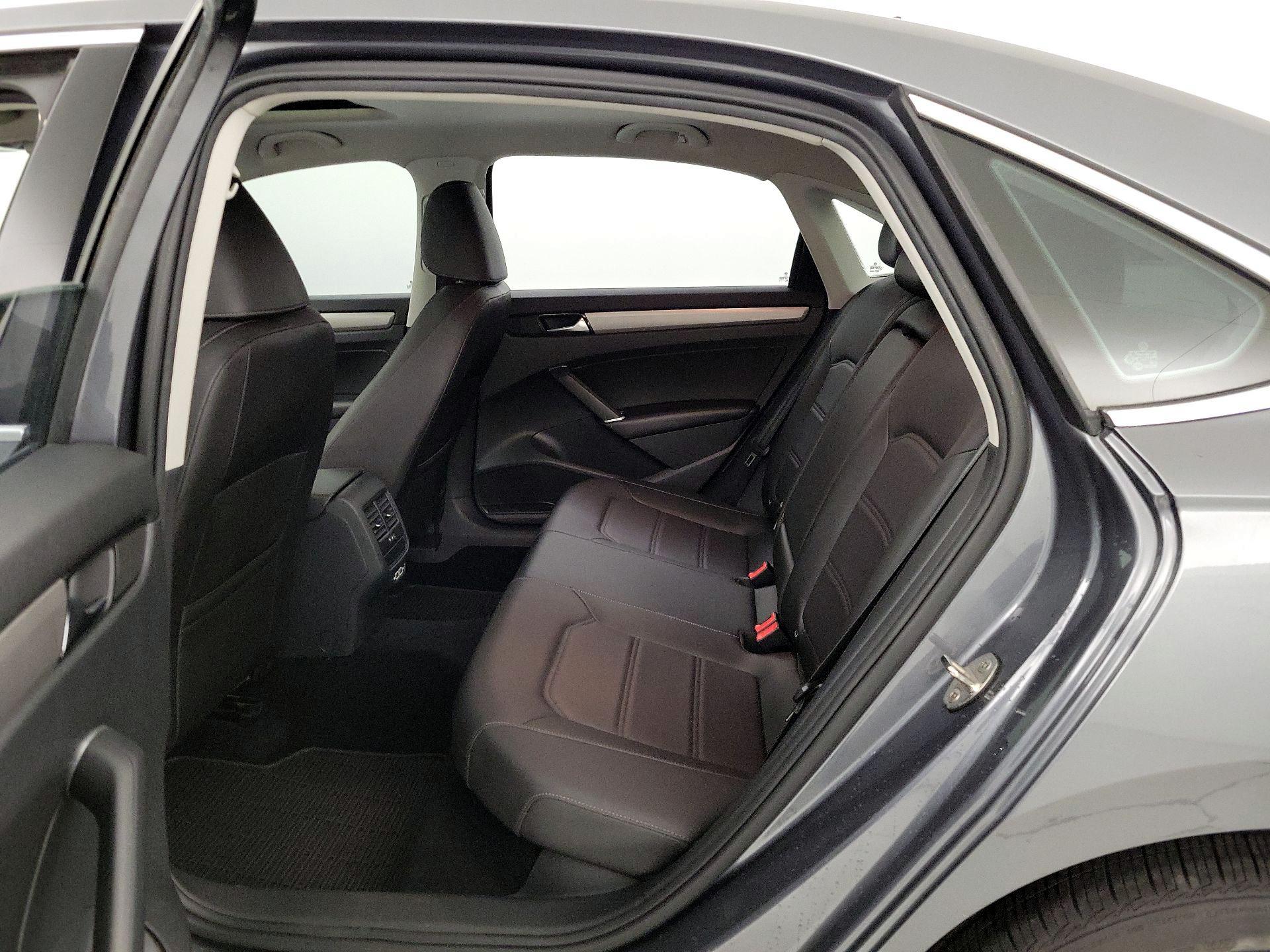 Thumbnail: 2021 Volkswagen Passat - 19