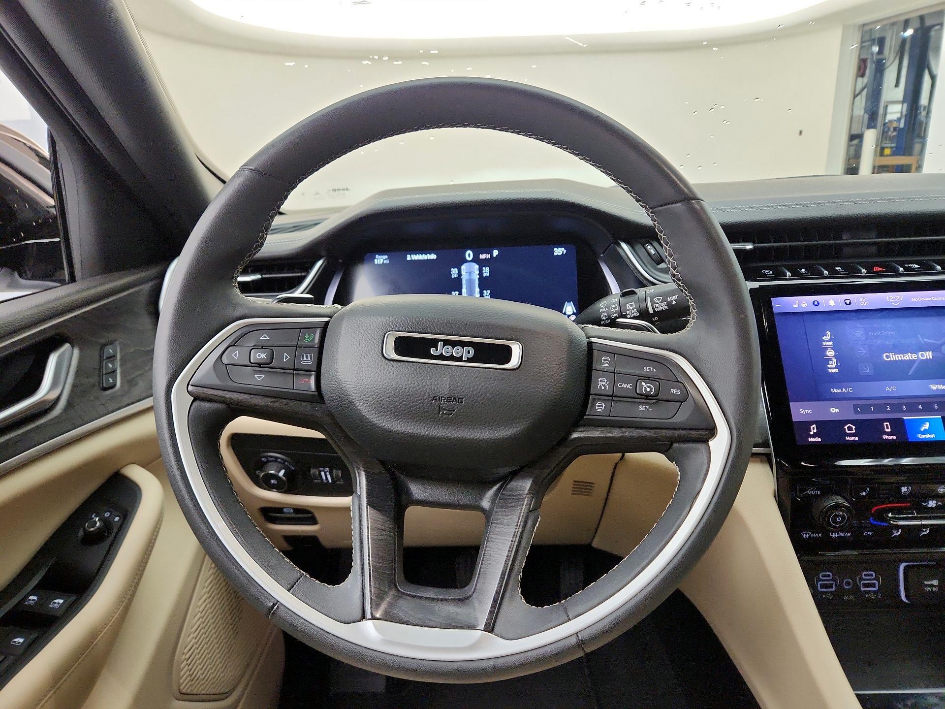 Thumbnail: 2023 Jeep Grand Cherokee - 10