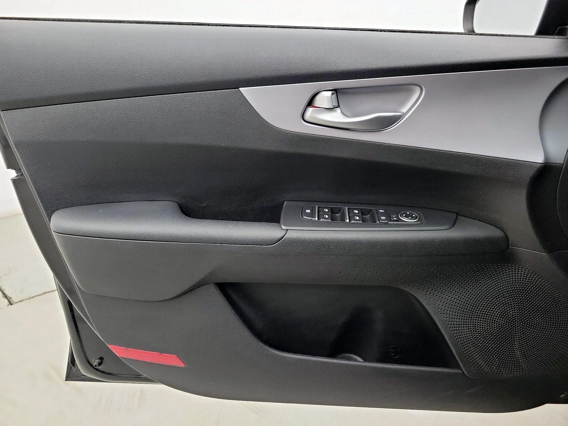 Thumbnail: 2023 Kia Forte - 12