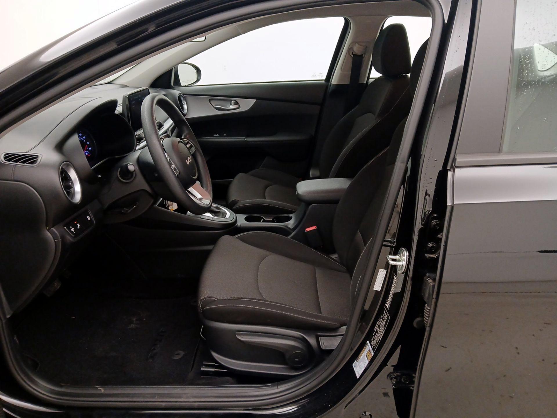 Thumbnail: 2022 Kia Forte - 11