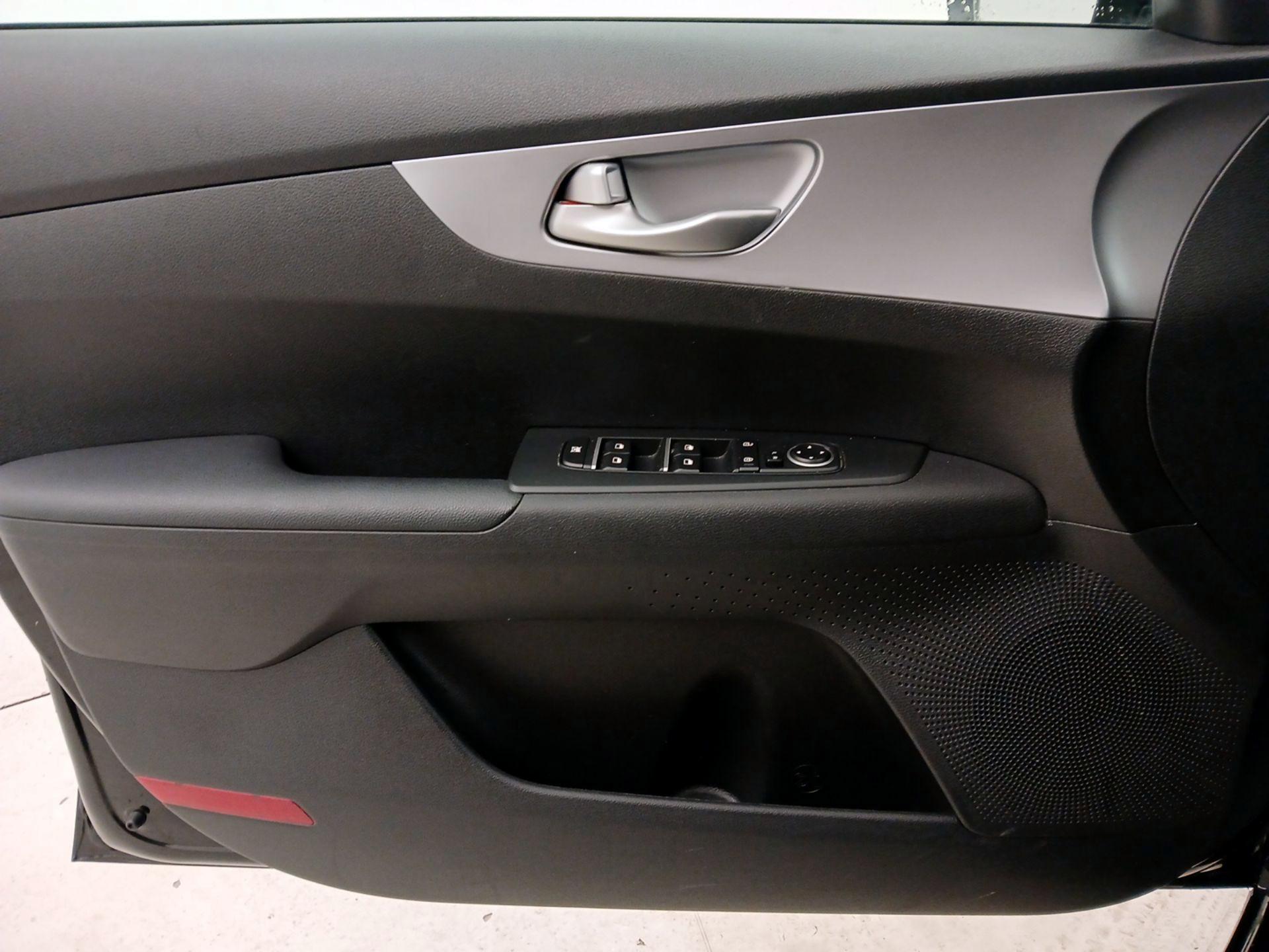 Thumbnail: 2022 Kia Forte - 12