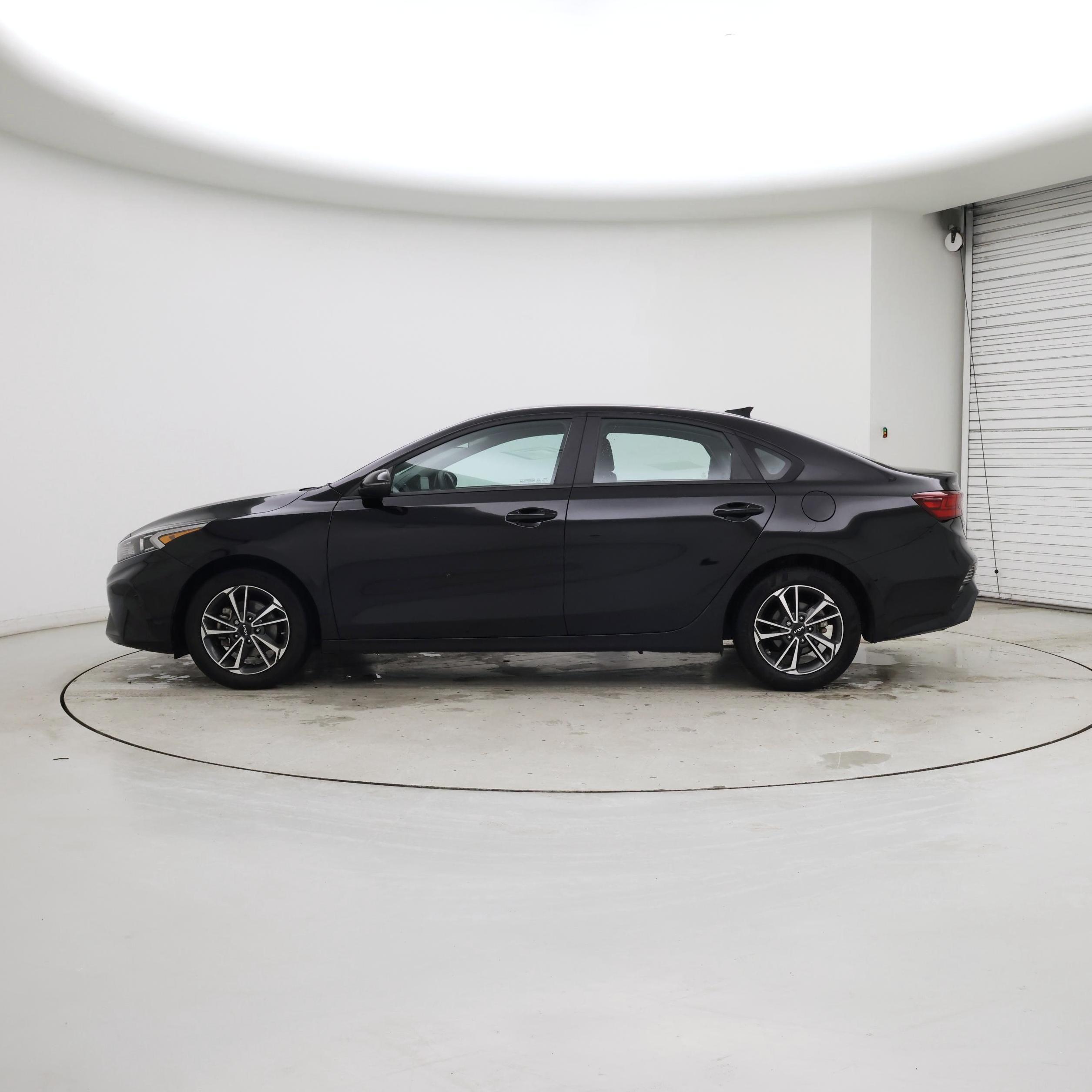 Thumbnail: 2022 Kia Forte - 3