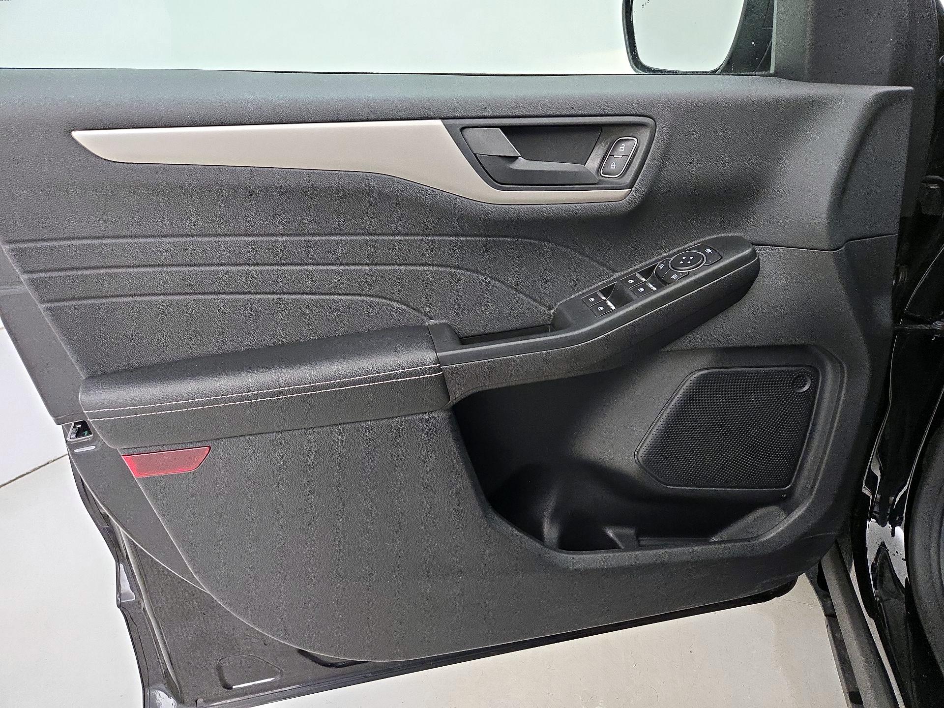 Thumbnail: 2022 Ford Escape - 12