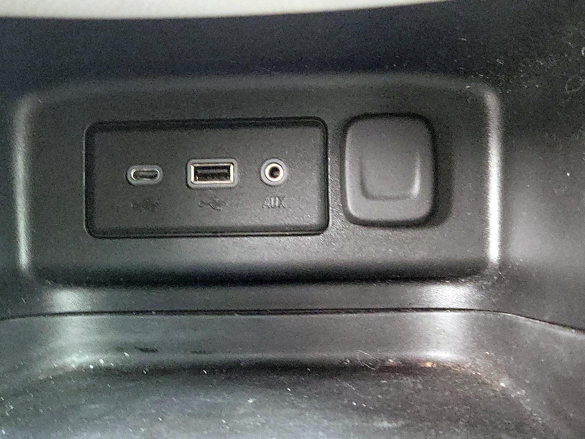 Thumbnail: 2022 Chevrolet Equinox - 18