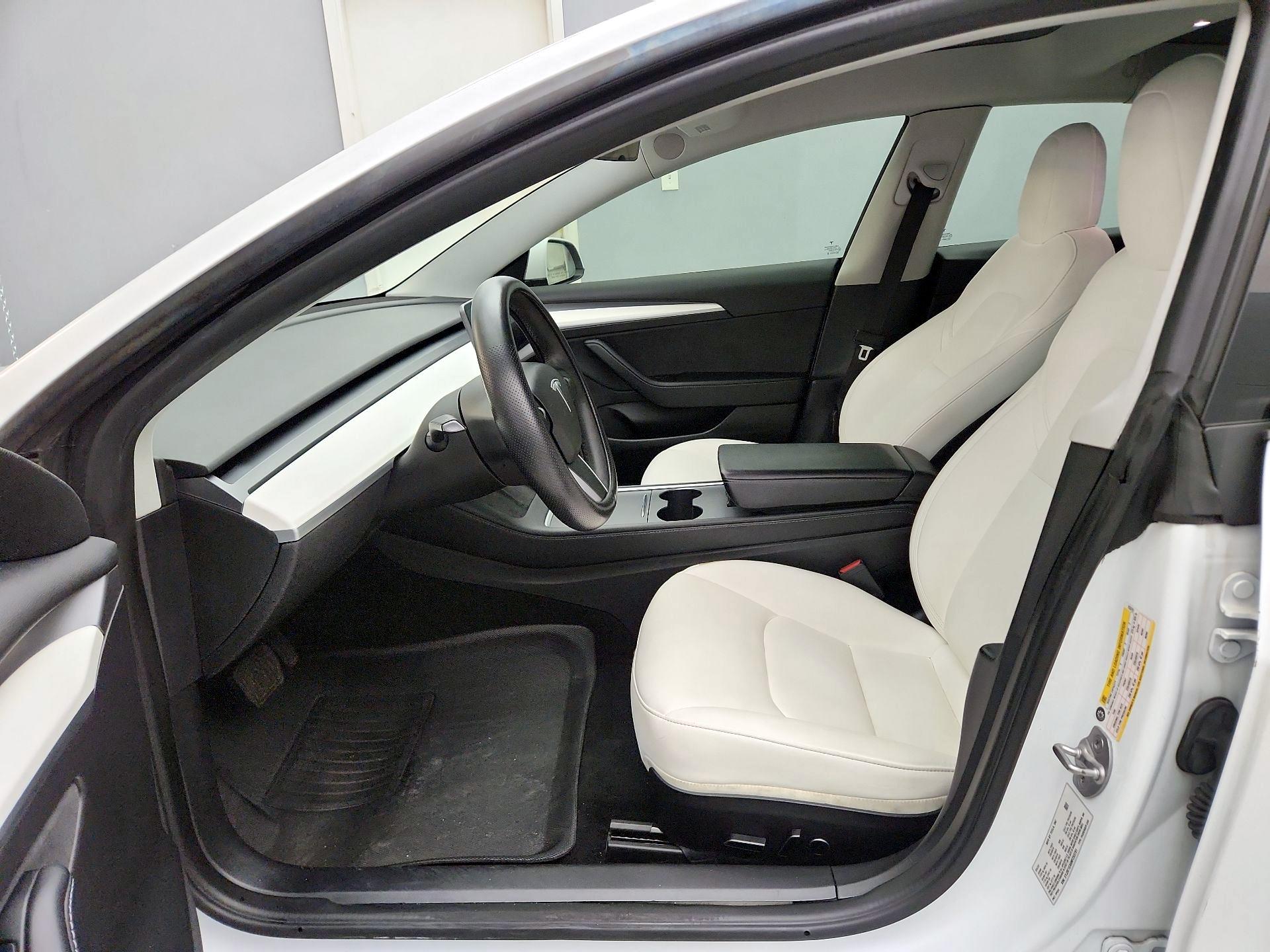 Thumbnail: 2022 Tesla Model 3 - 11