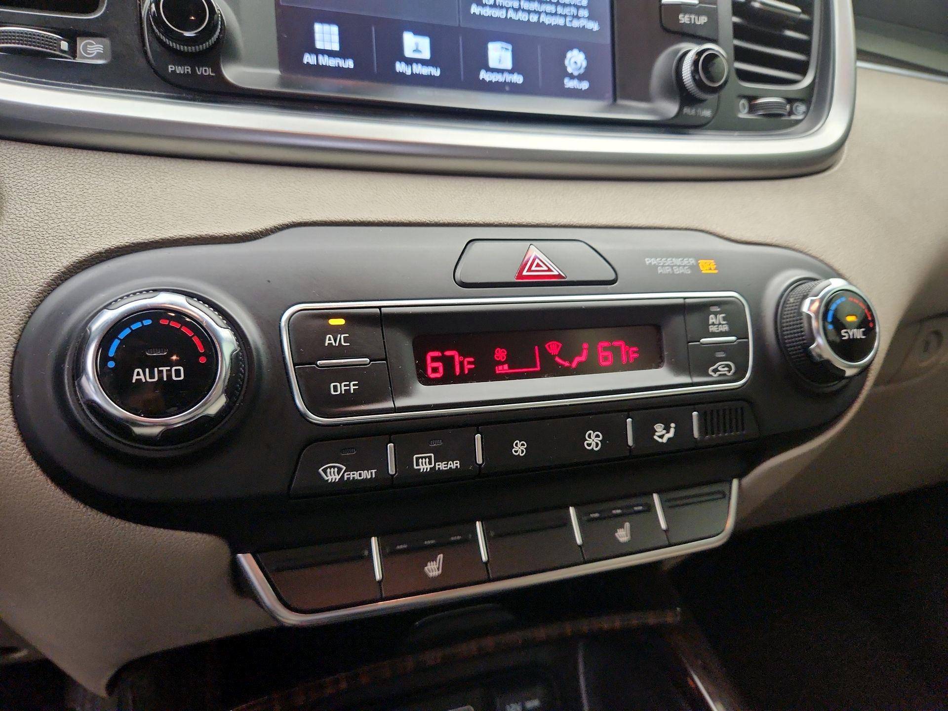 Thumbnail: 2019 Kia Sorento - 16