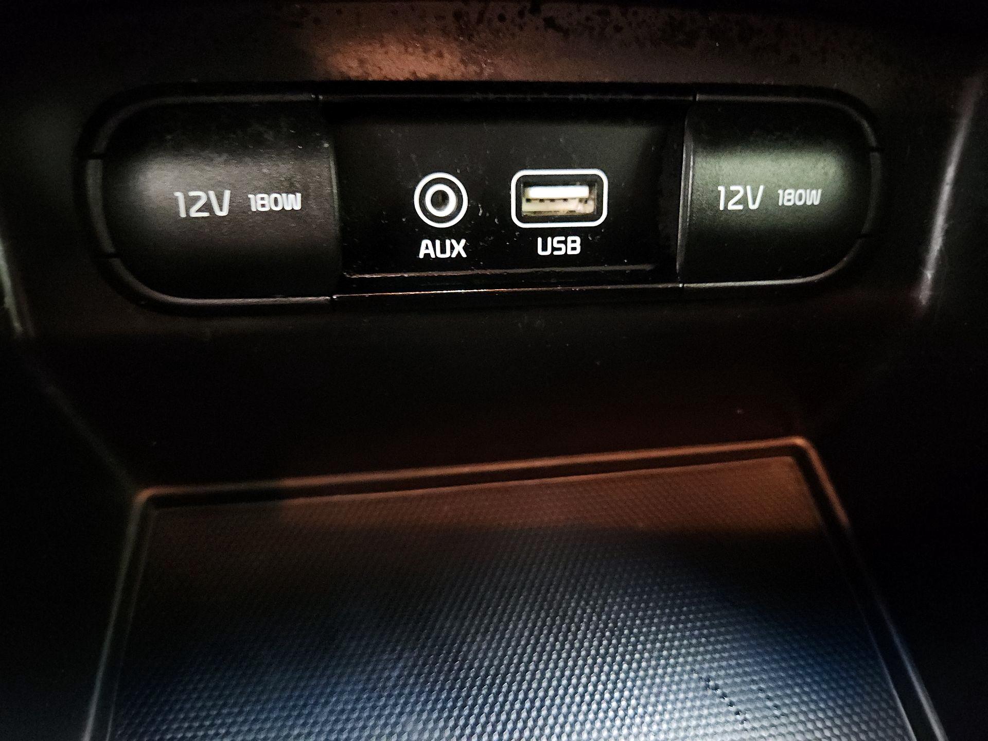 Thumbnail: 2019 Kia Sorento - 18