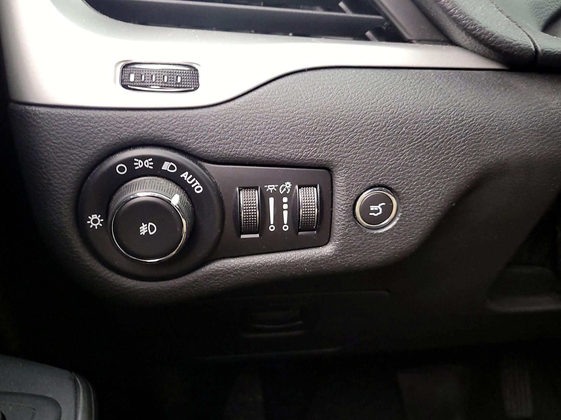 Thumbnail: 2015 Jeep Cherokee - 13