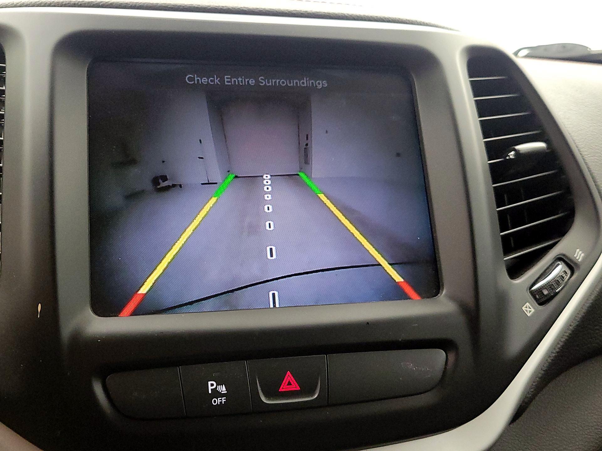 Thumbnail: 2015 Jeep Cherokee - 15