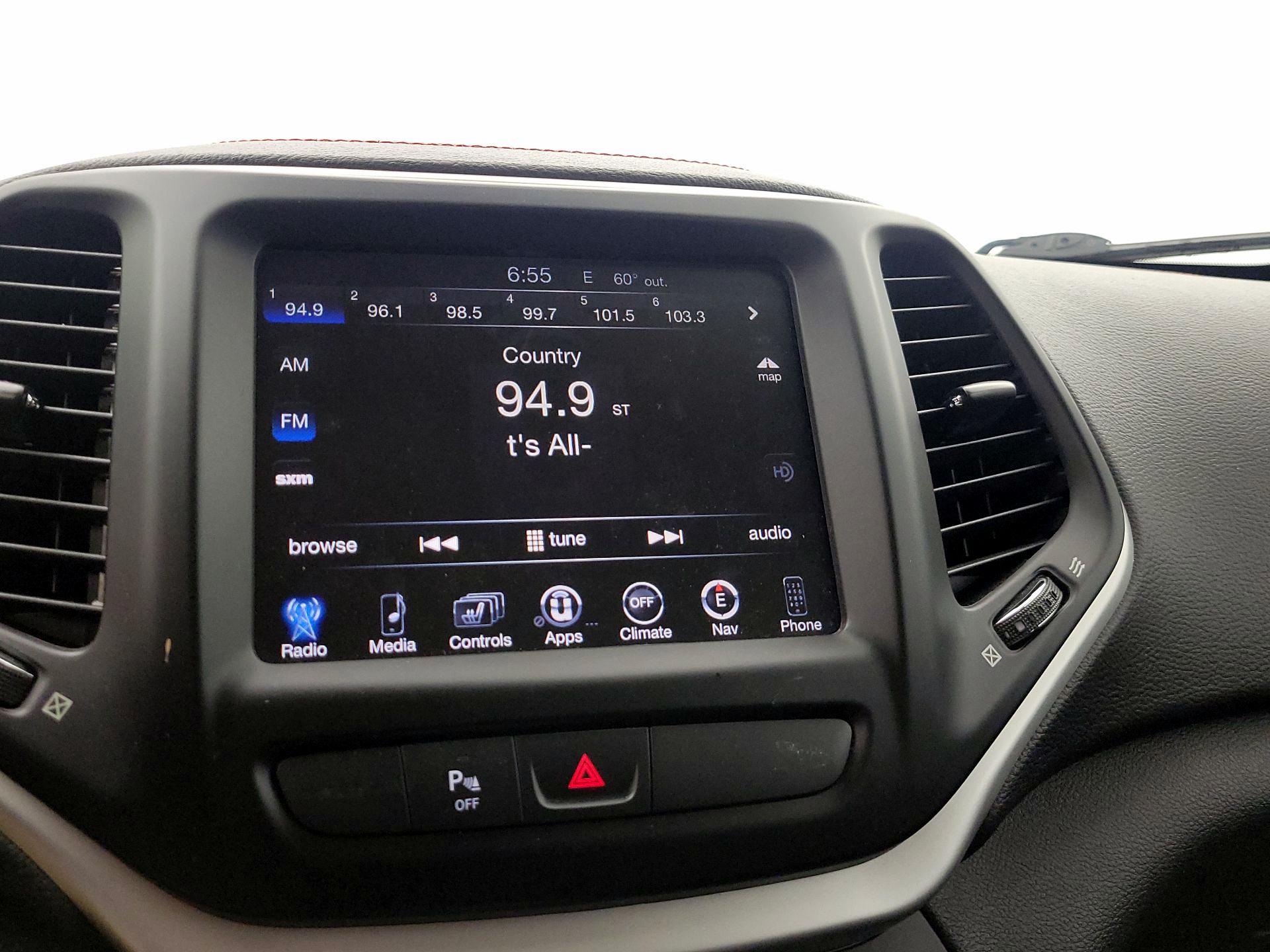 Thumbnail: 2015 Jeep Cherokee - 16