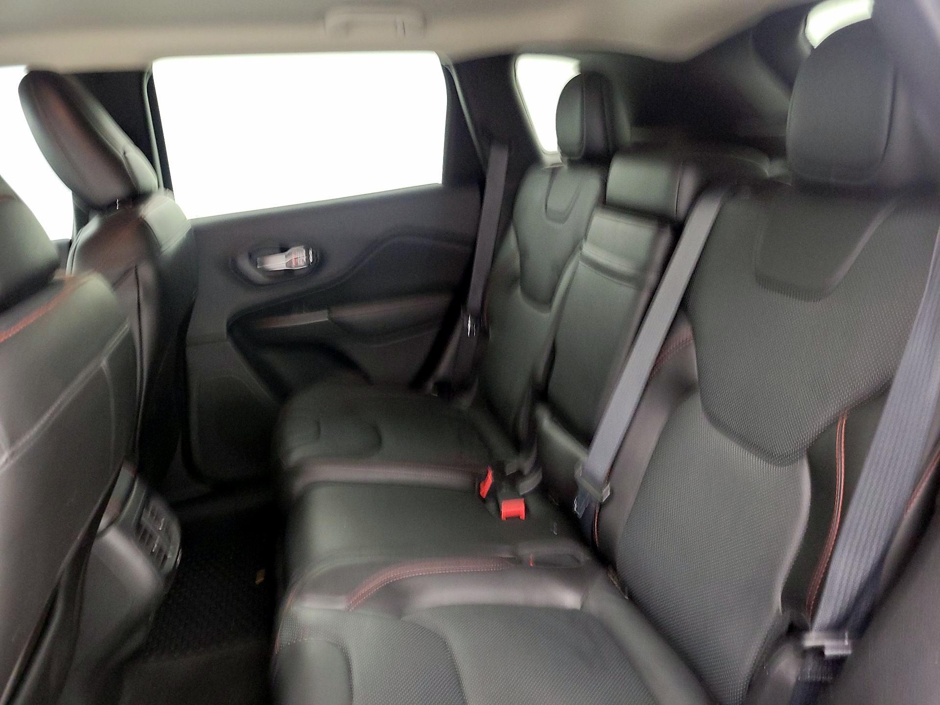 Thumbnail: 2015 Jeep Cherokee - 20