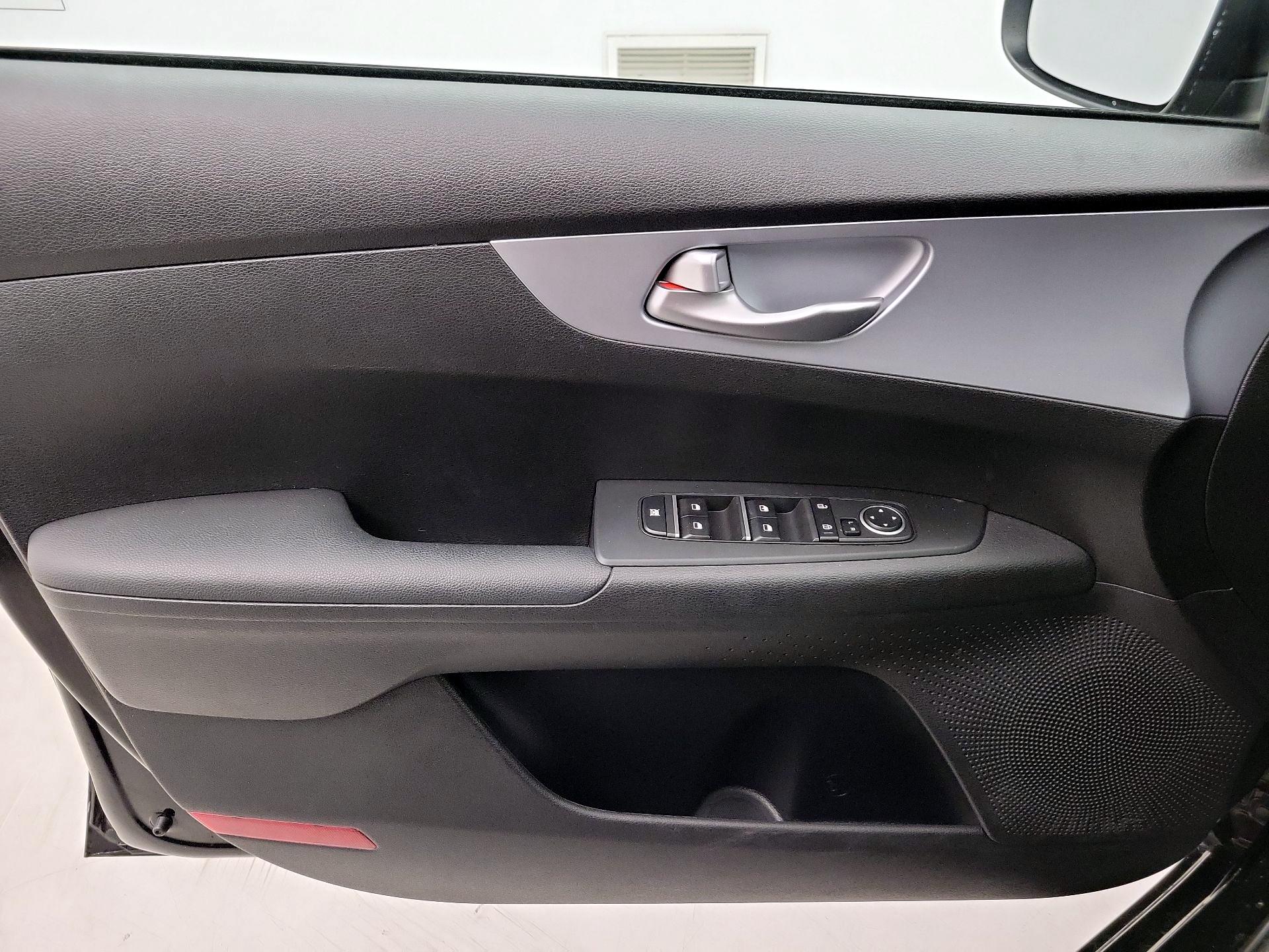 Thumbnail: 2023 Kia Forte - 12