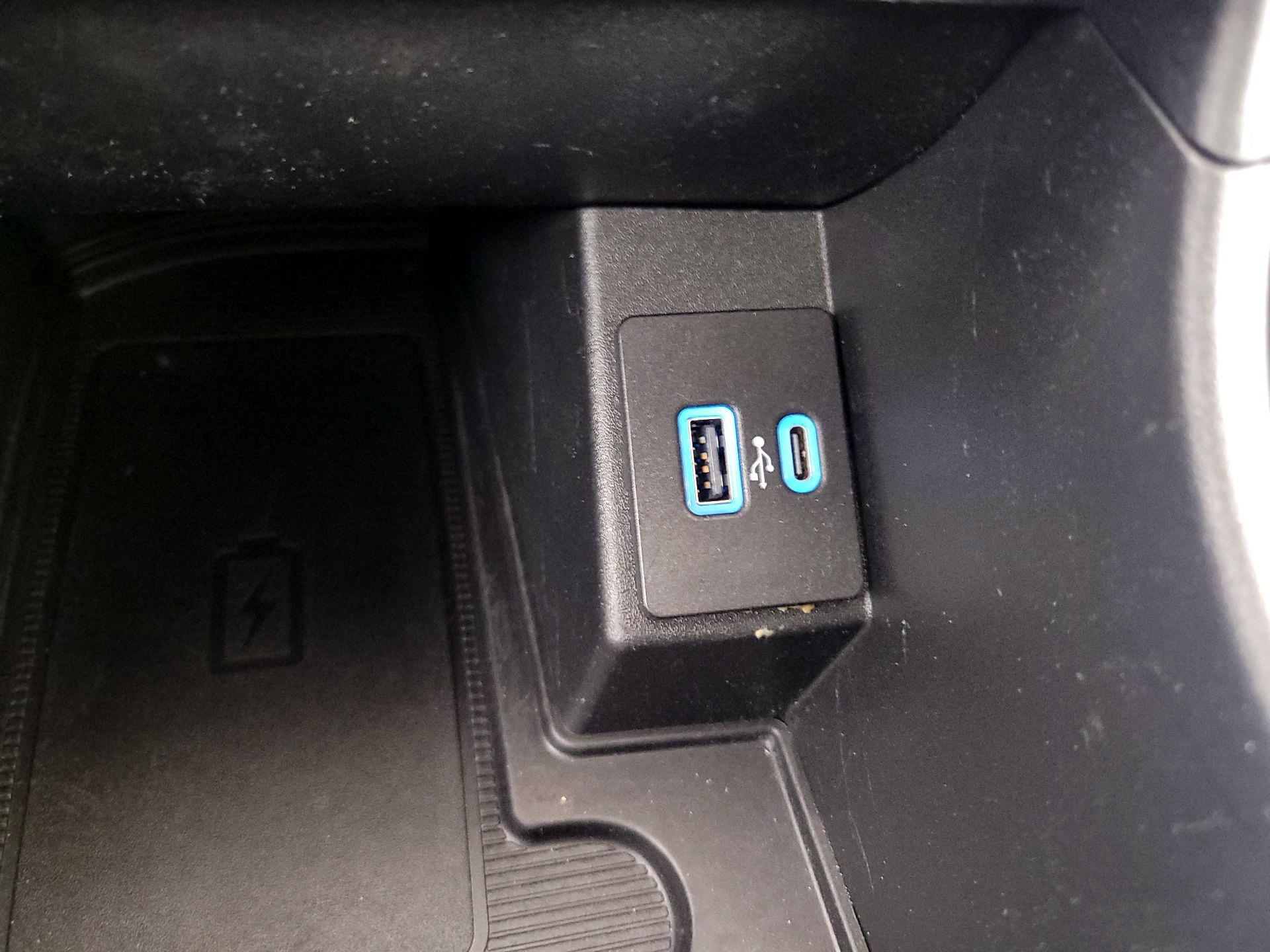 Thumbnail: 2022 Ford Edge - 18