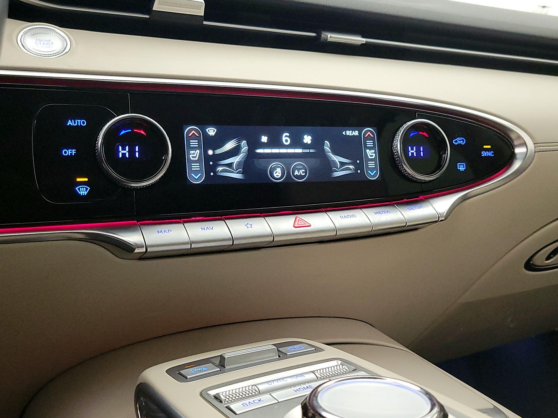 Thumbnail: 2023 Genesis GV70 - 17