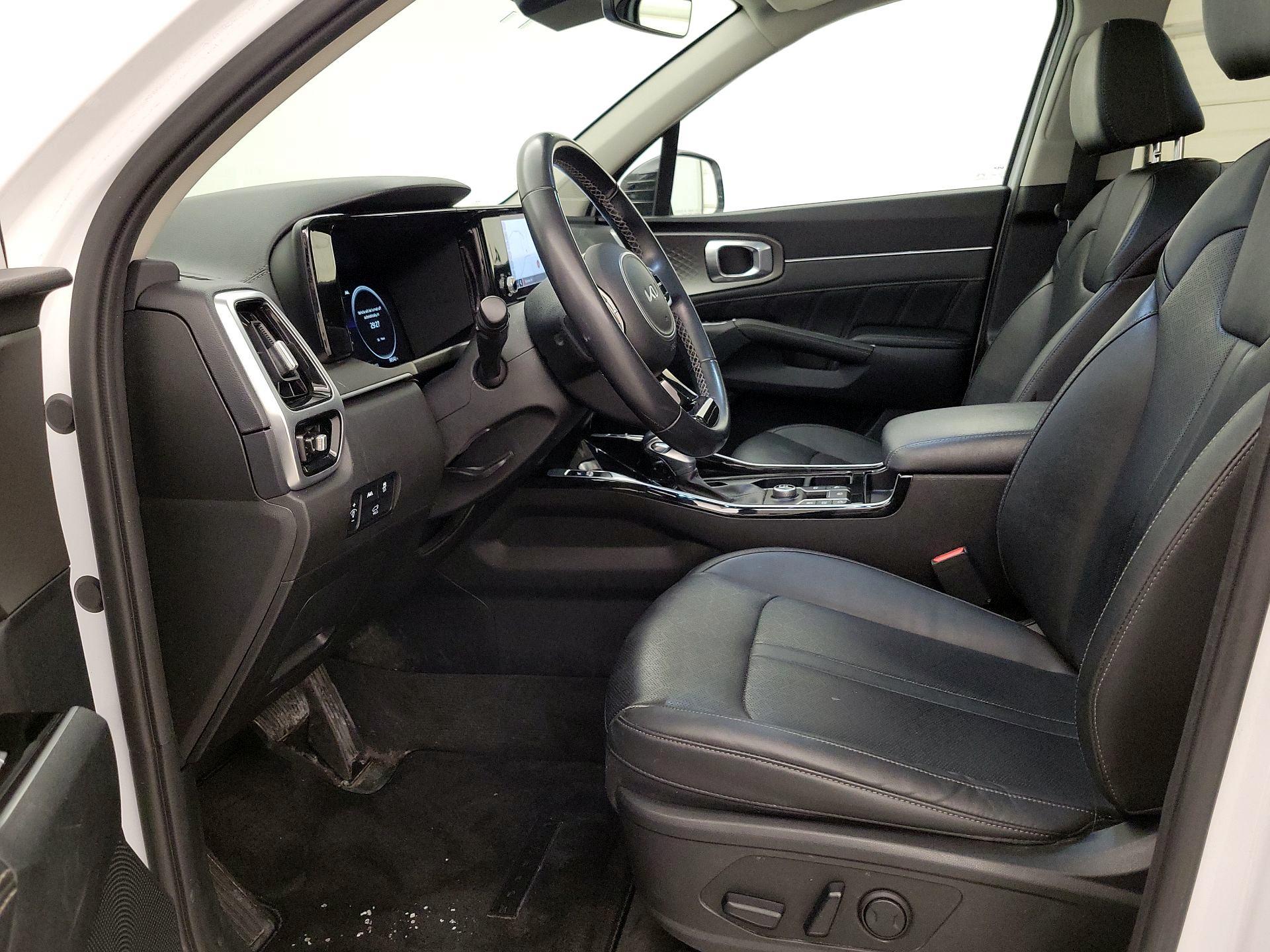 Thumbnail: 2023 Kia Sorento - 11