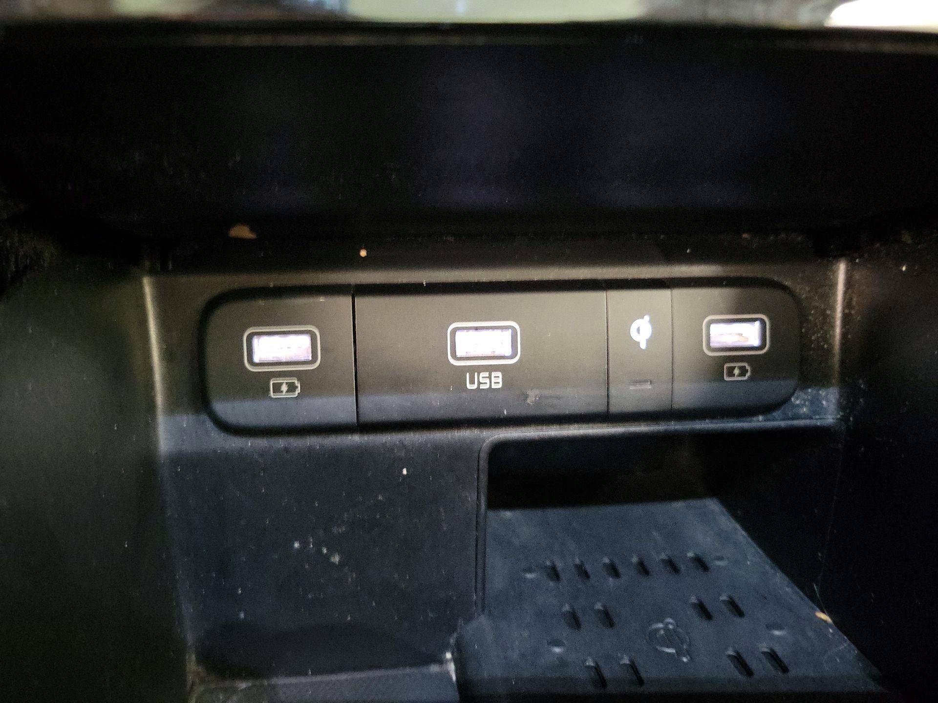 Thumbnail: 2023 Kia Sorento - 19