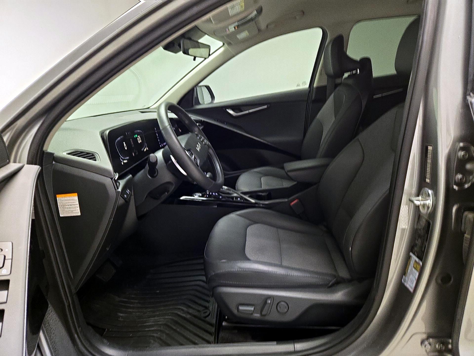 Thumbnail: 2023 Kia Niro - 11