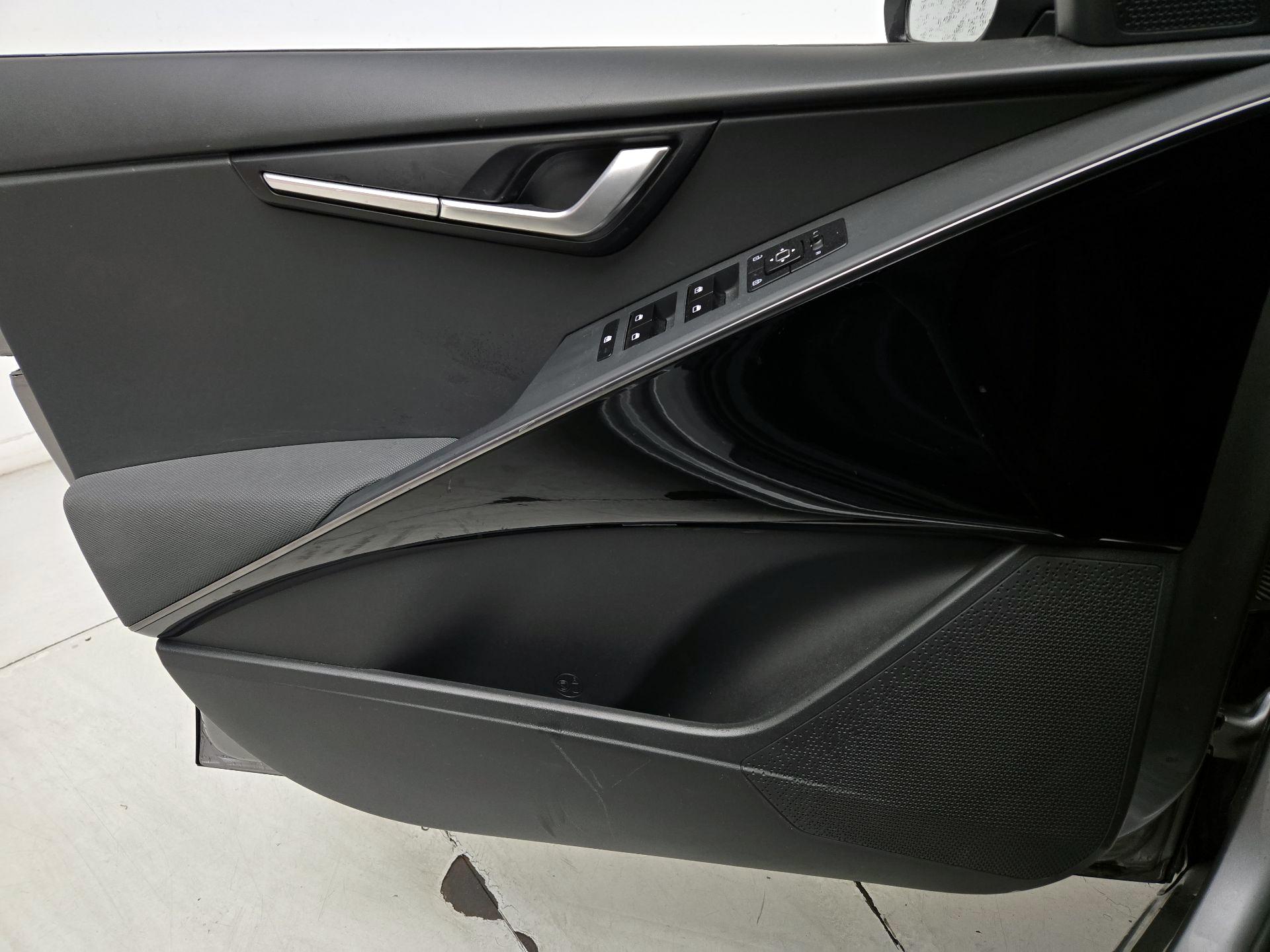 Thumbnail: 2023 Kia Niro - 12