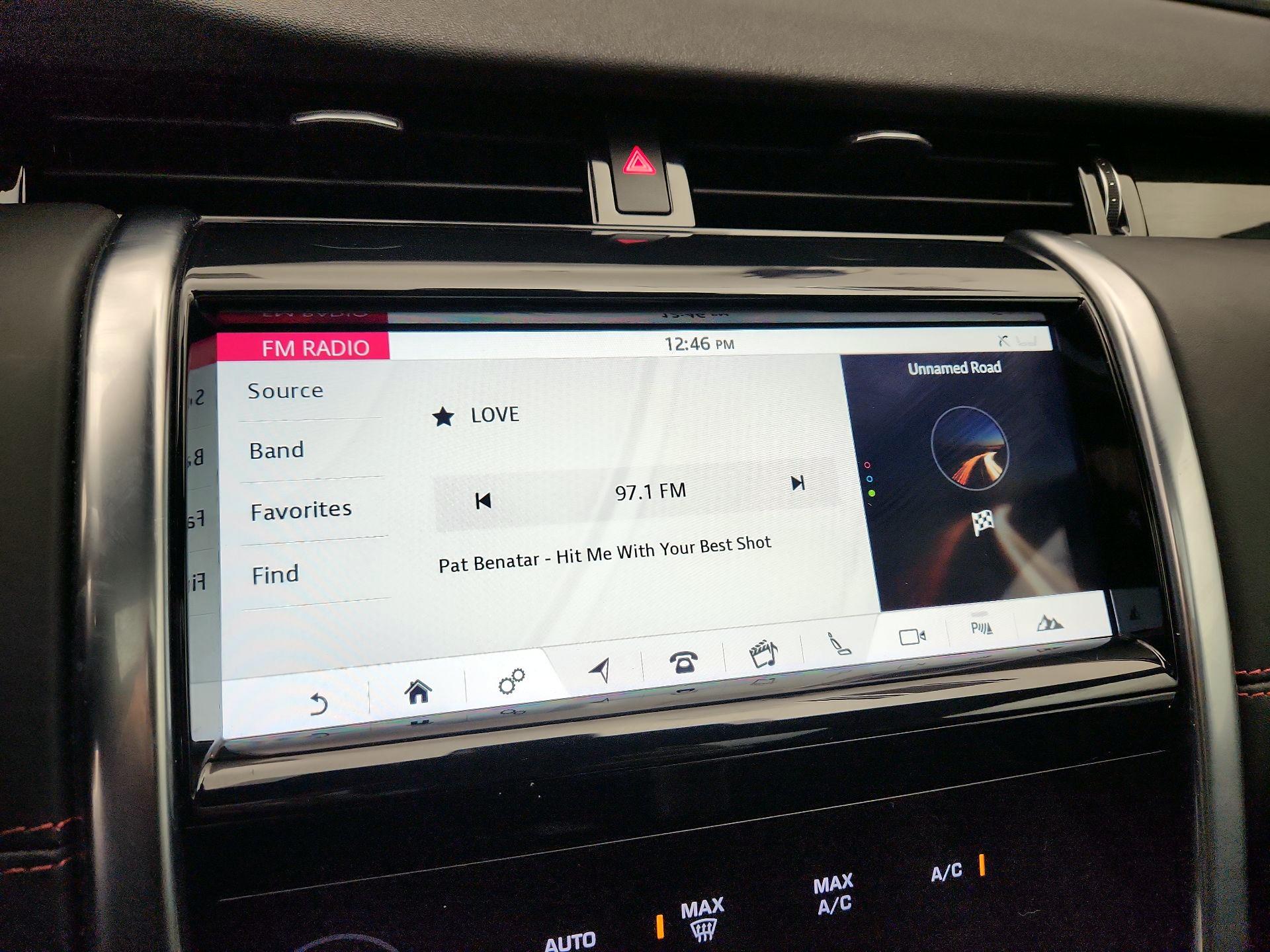 Thumbnail: 2020 Land Rover Discovery Sport - 15