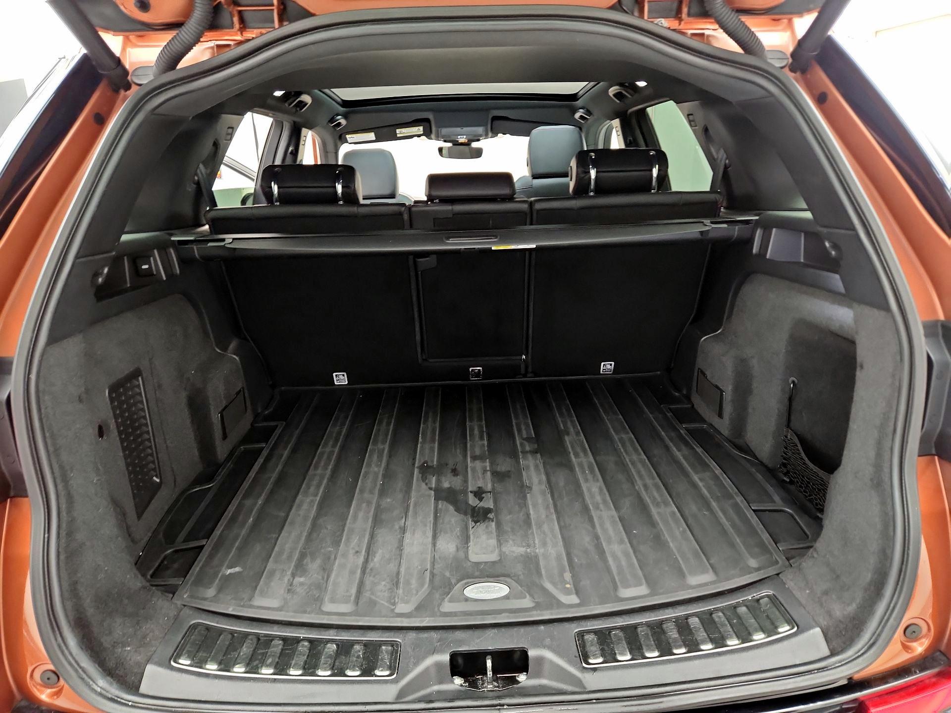 Thumbnail: 2020 Land Rover Discovery Sport - 20