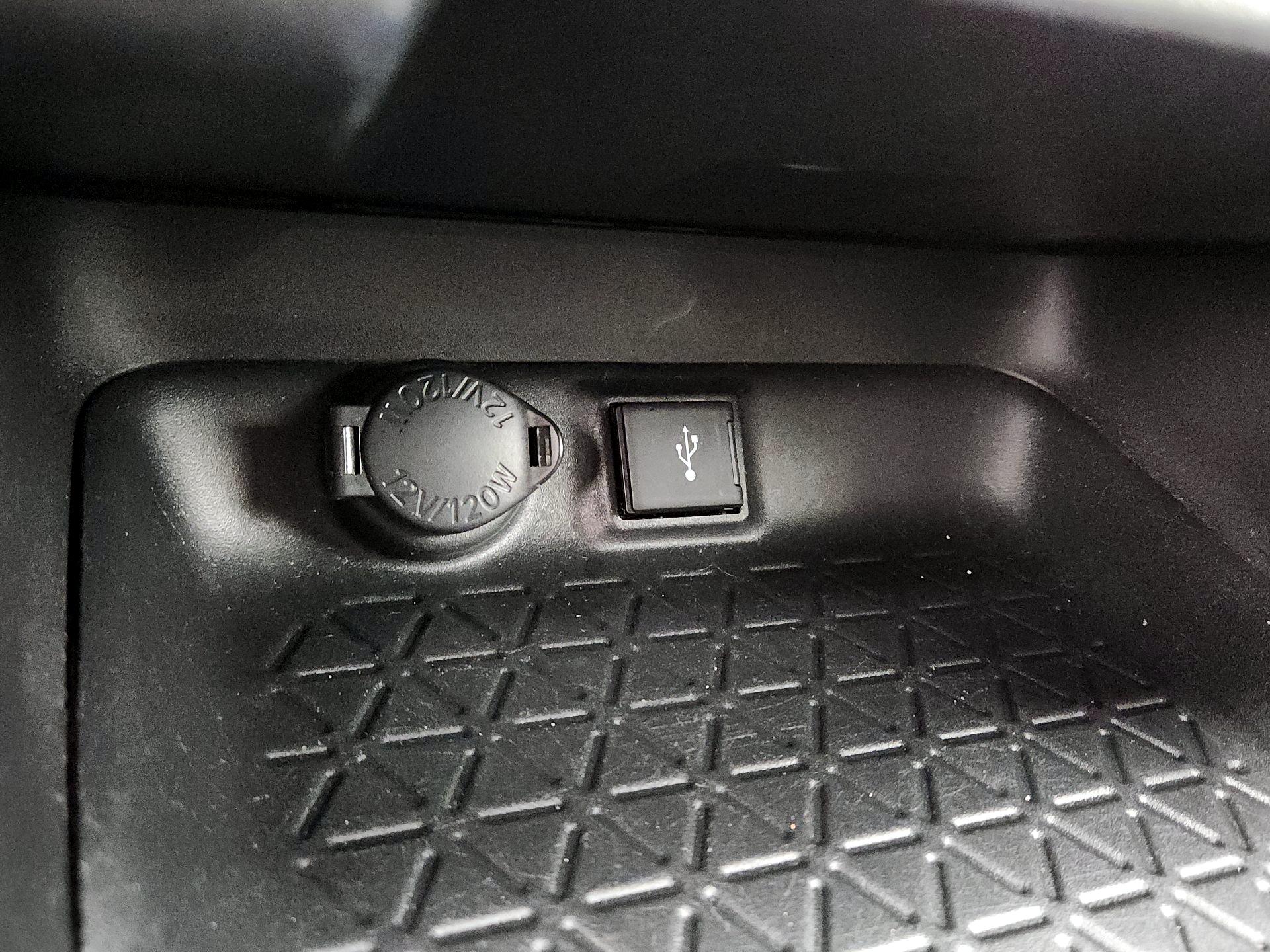 Thumbnail: 2022 Toyota RAV4 - 18