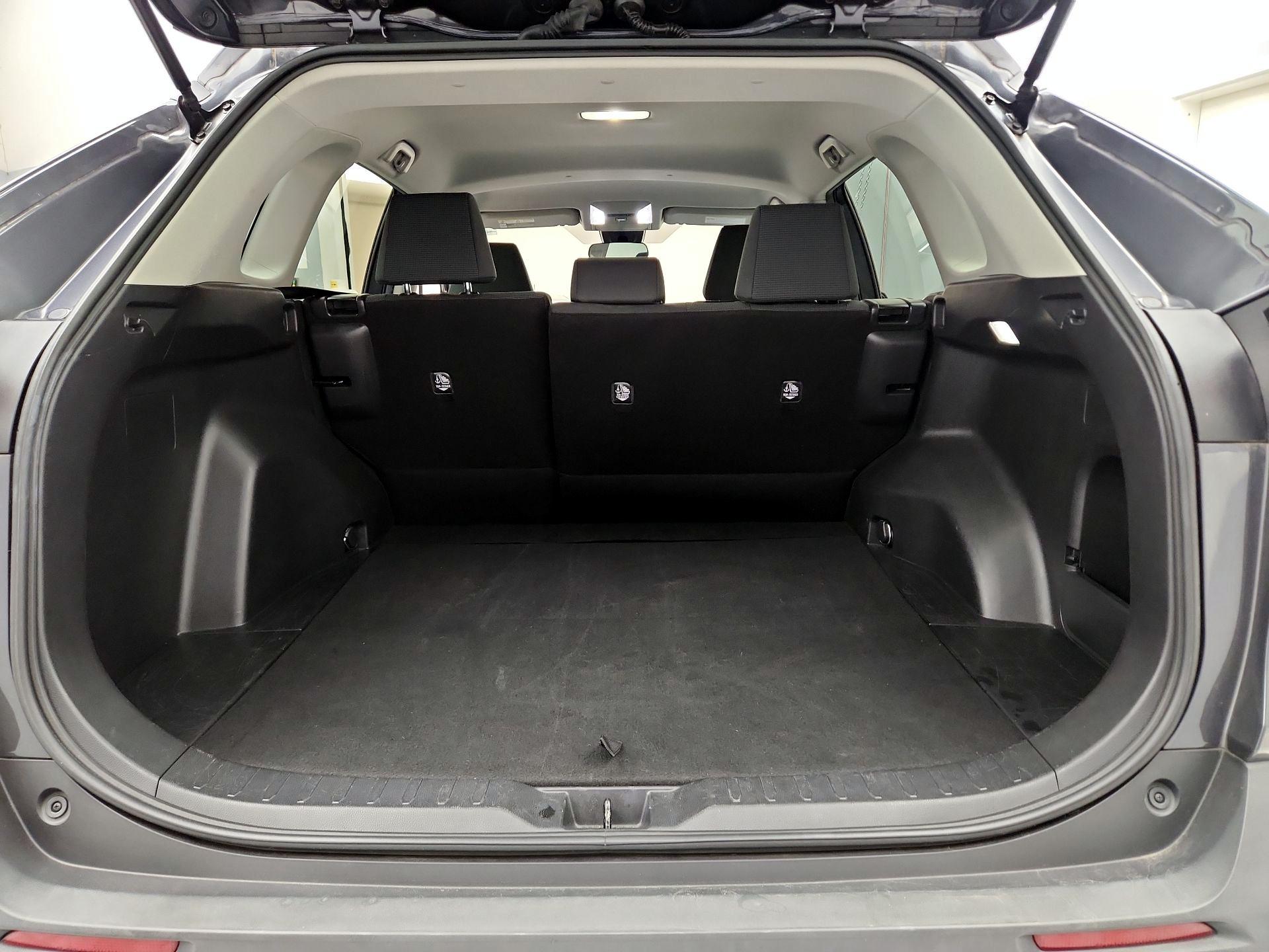 Thumbnail: 2022 Toyota RAV4 - 20