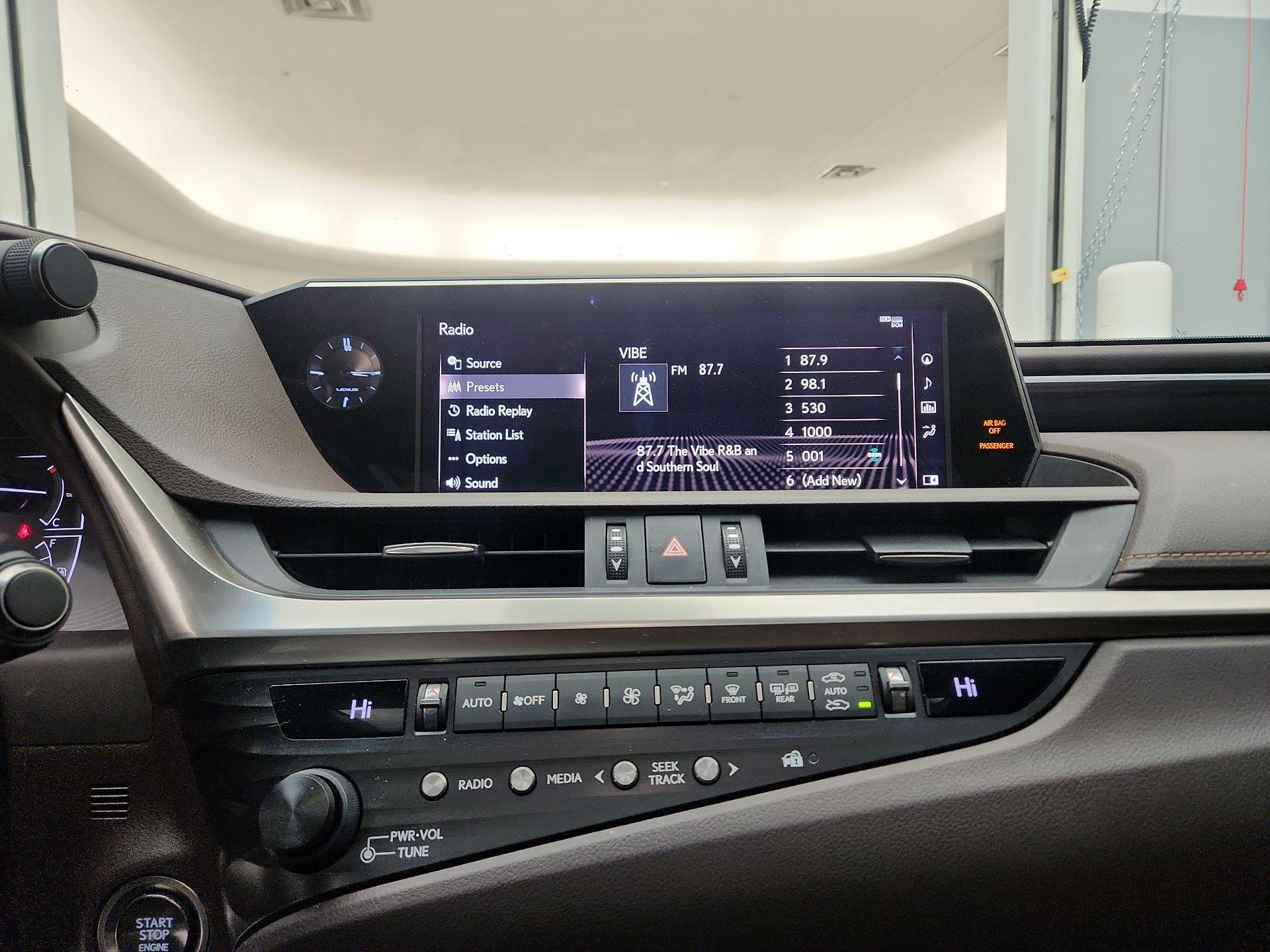 Thumbnail: 2019 Lexus ES - 16