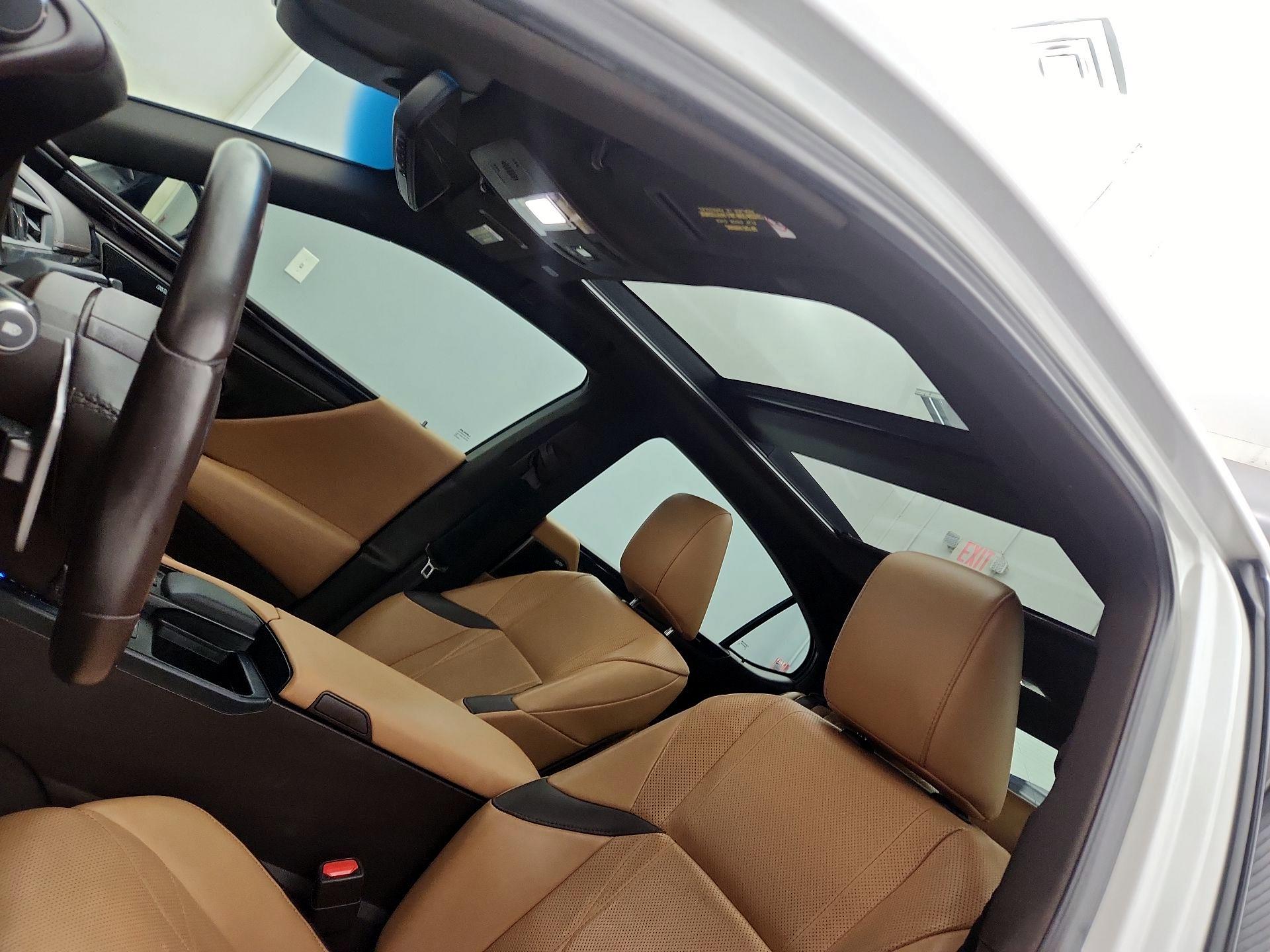 Thumbnail: 2019 Lexus ES - 20