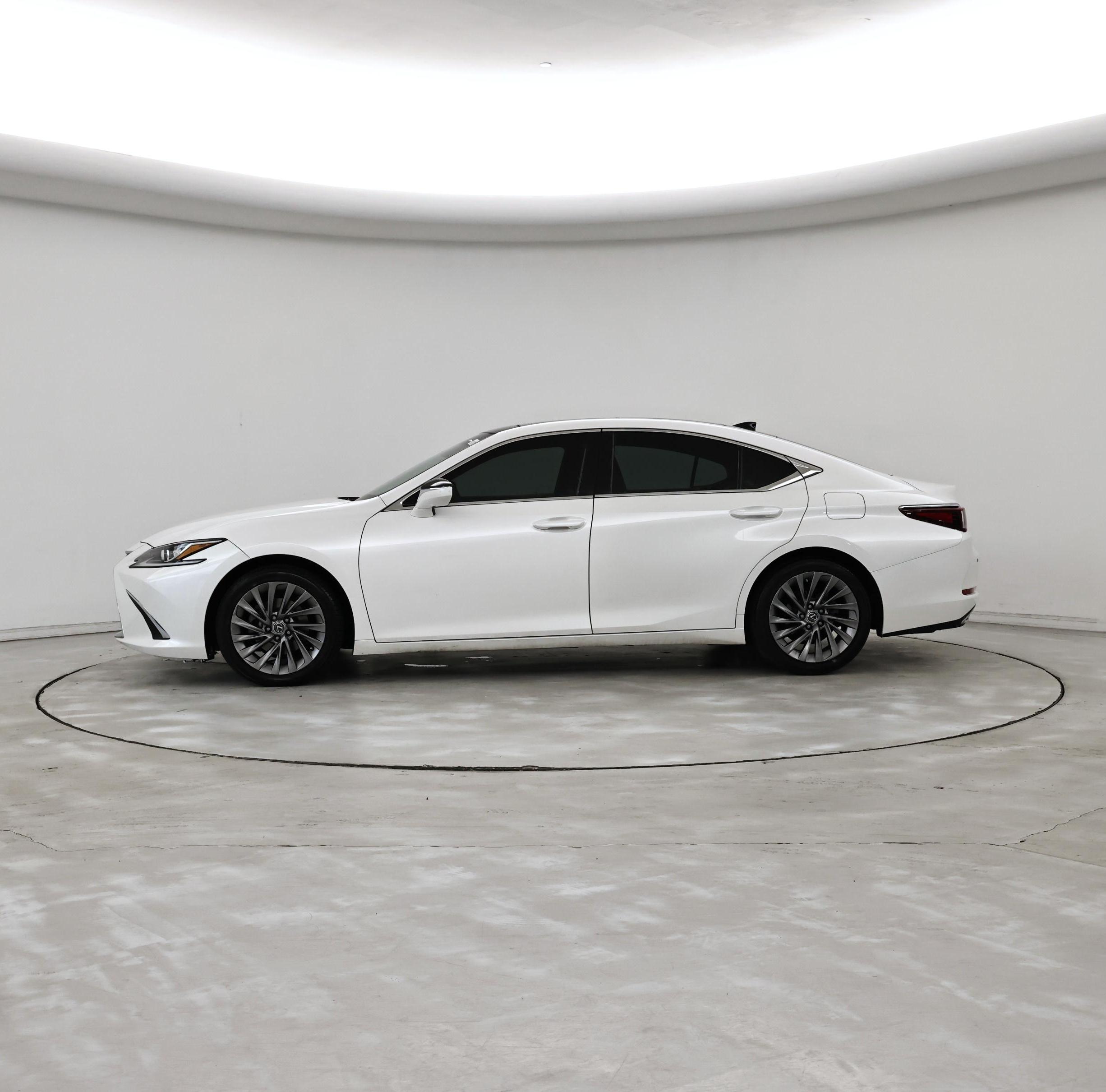 Thumbnail: 2019 Lexus ES - 3