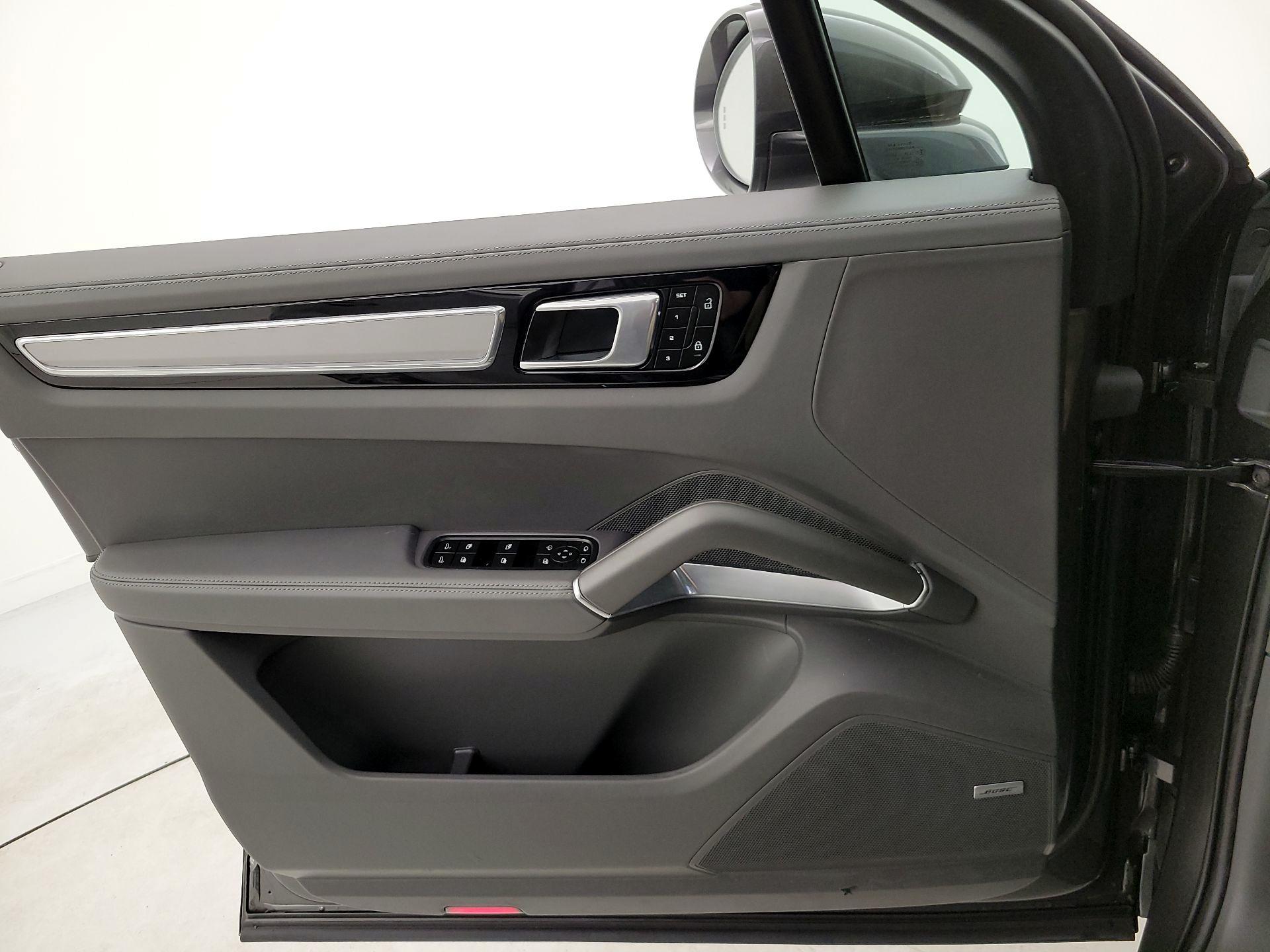 Thumbnail: 2022 Porsche Cayenne - 12