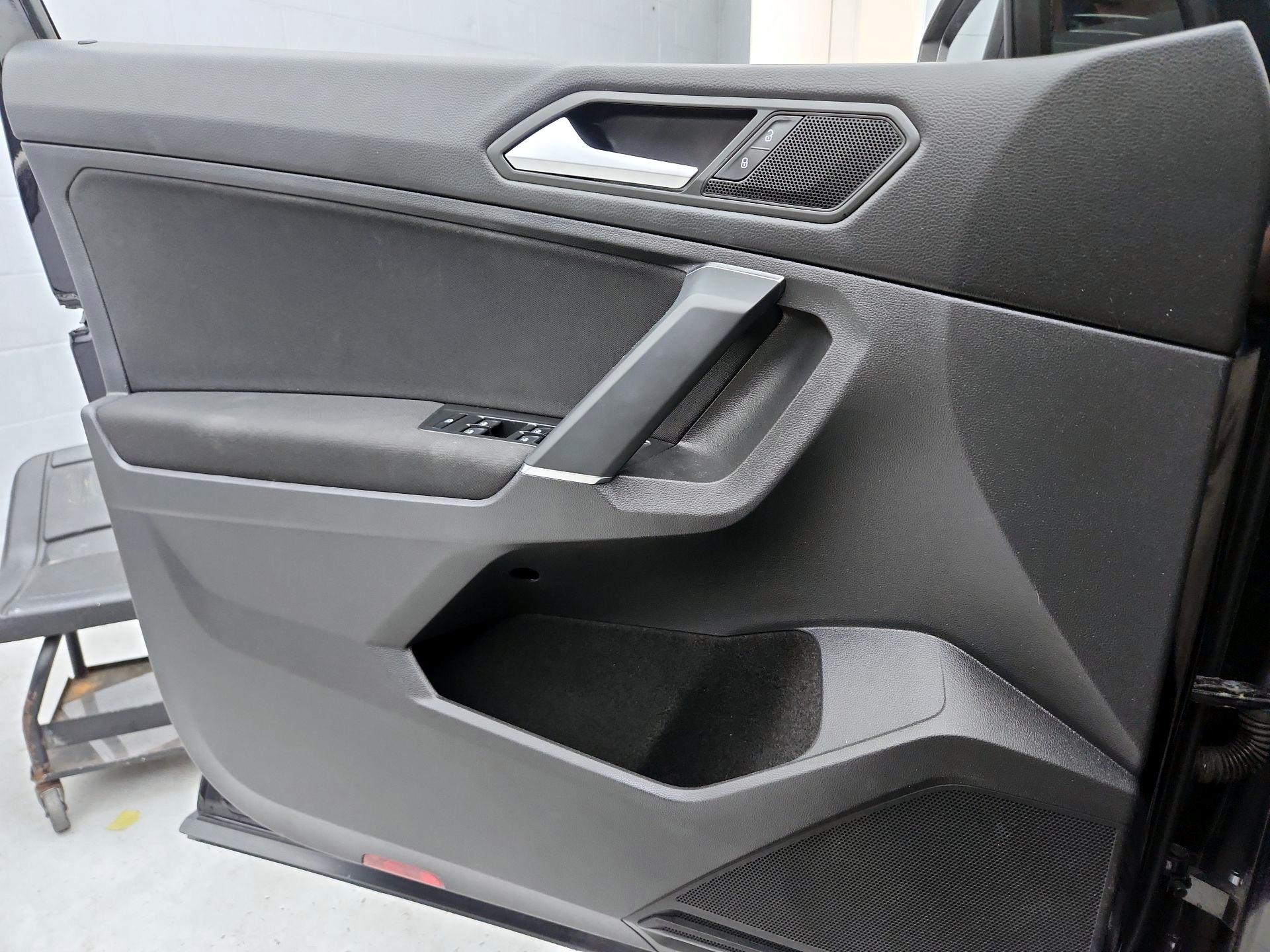 Thumbnail: 2020 Volkswagen Tiguan - 12