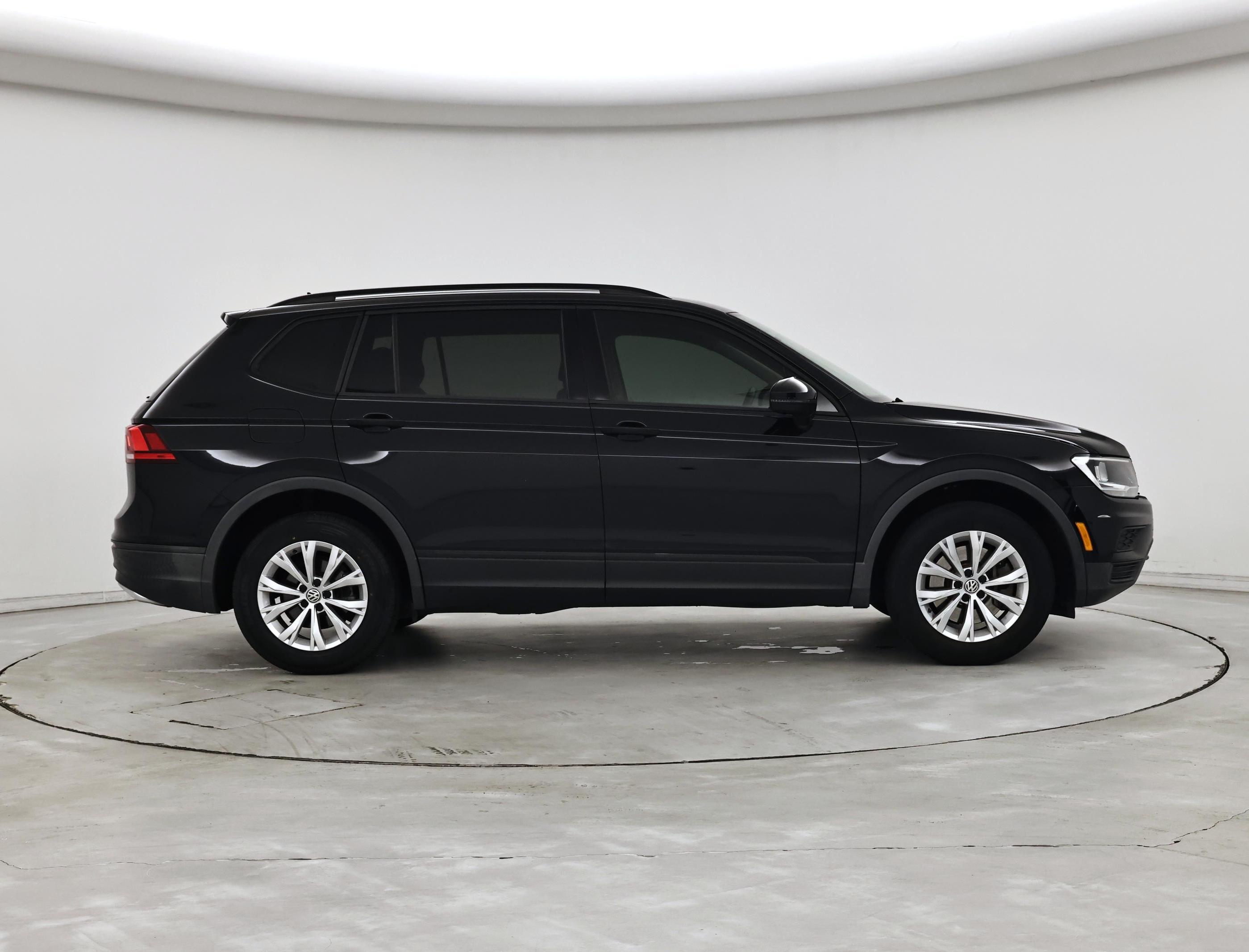 Thumbnail: 2020 Volkswagen Tiguan - 7