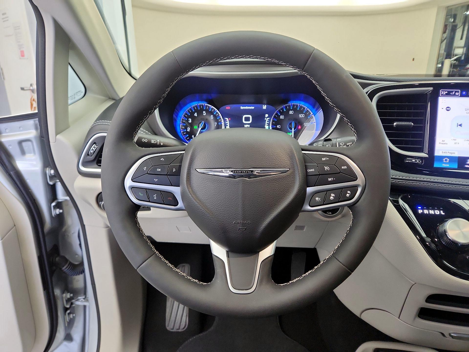 Thumbnail: 2024 Chrysler Pacifica - 10