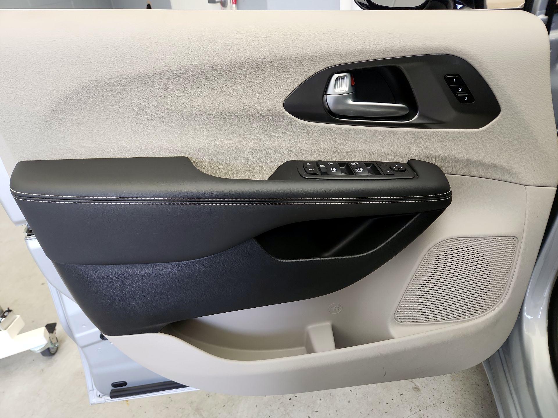 Thumbnail: 2024 Chrysler Pacifica - 12