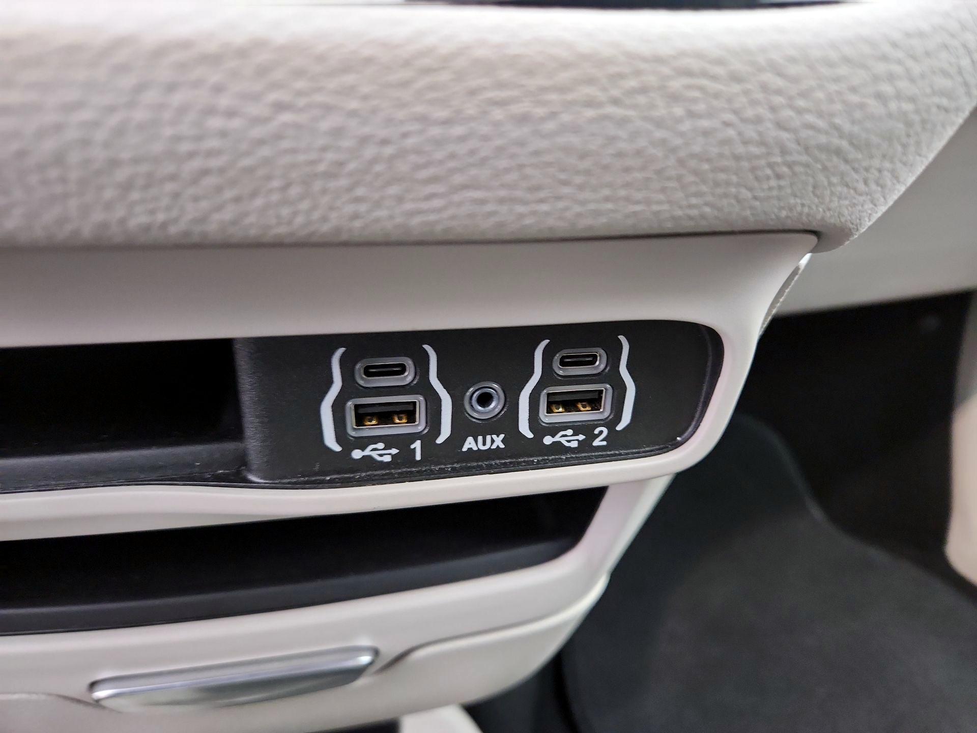 Thumbnail: 2024 Chrysler Pacifica - 18