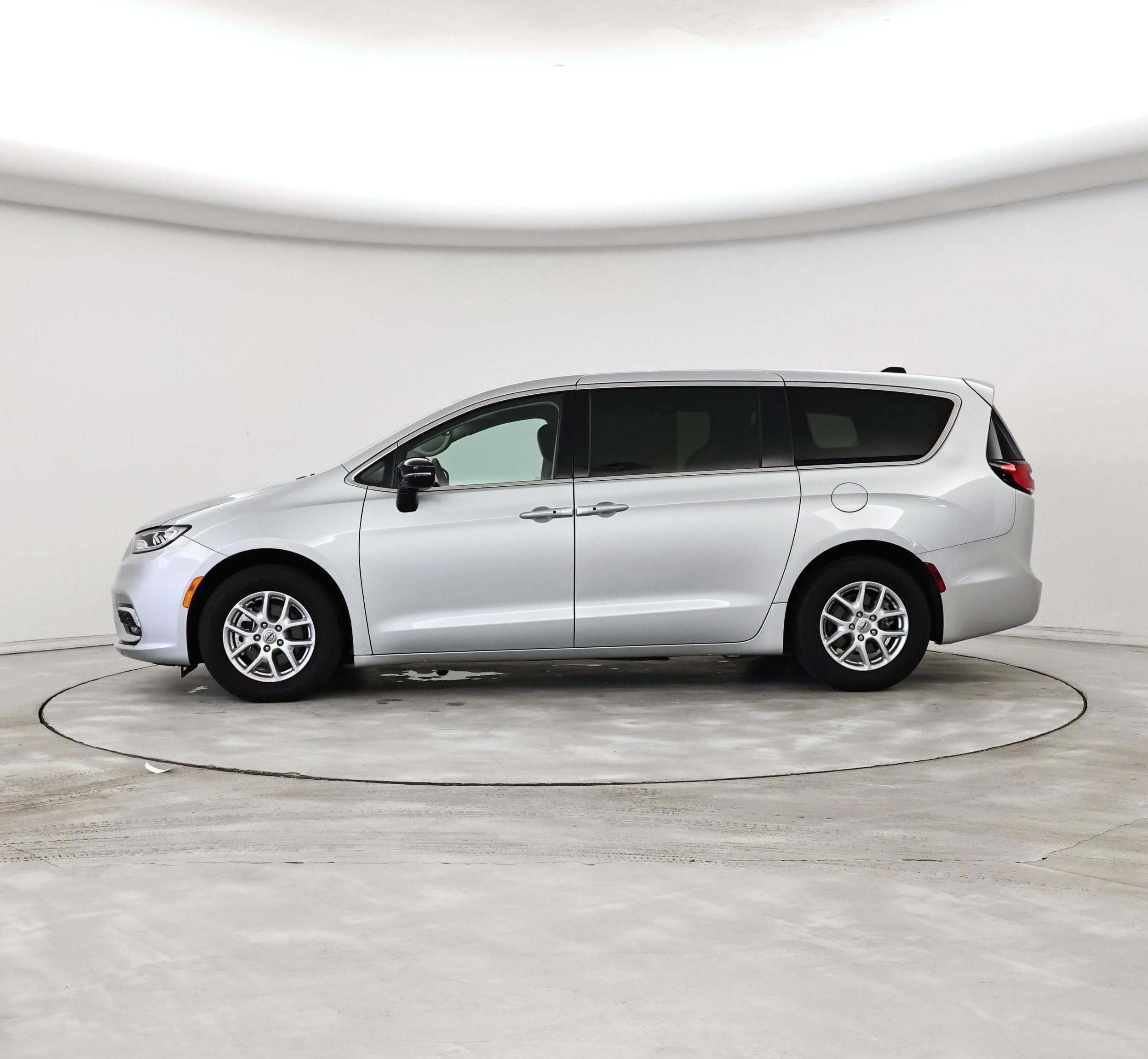 Thumbnail: 2024 Chrysler Pacifica - 3