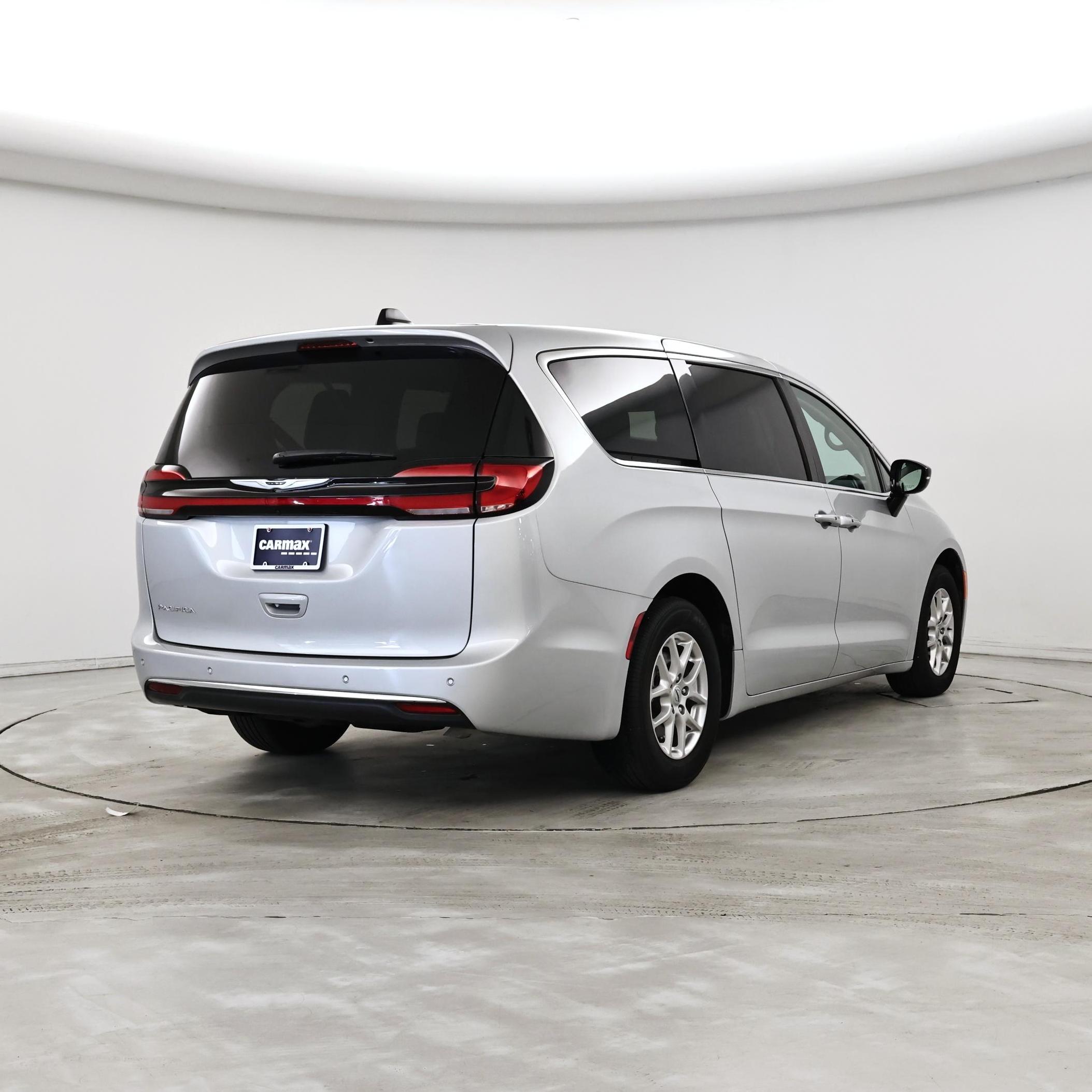 Thumbnail: 2024 Chrysler Pacifica - 8