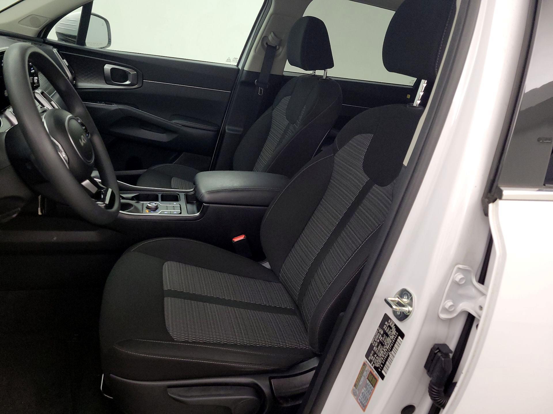 Thumbnail: 2023 Kia Sorento - 11