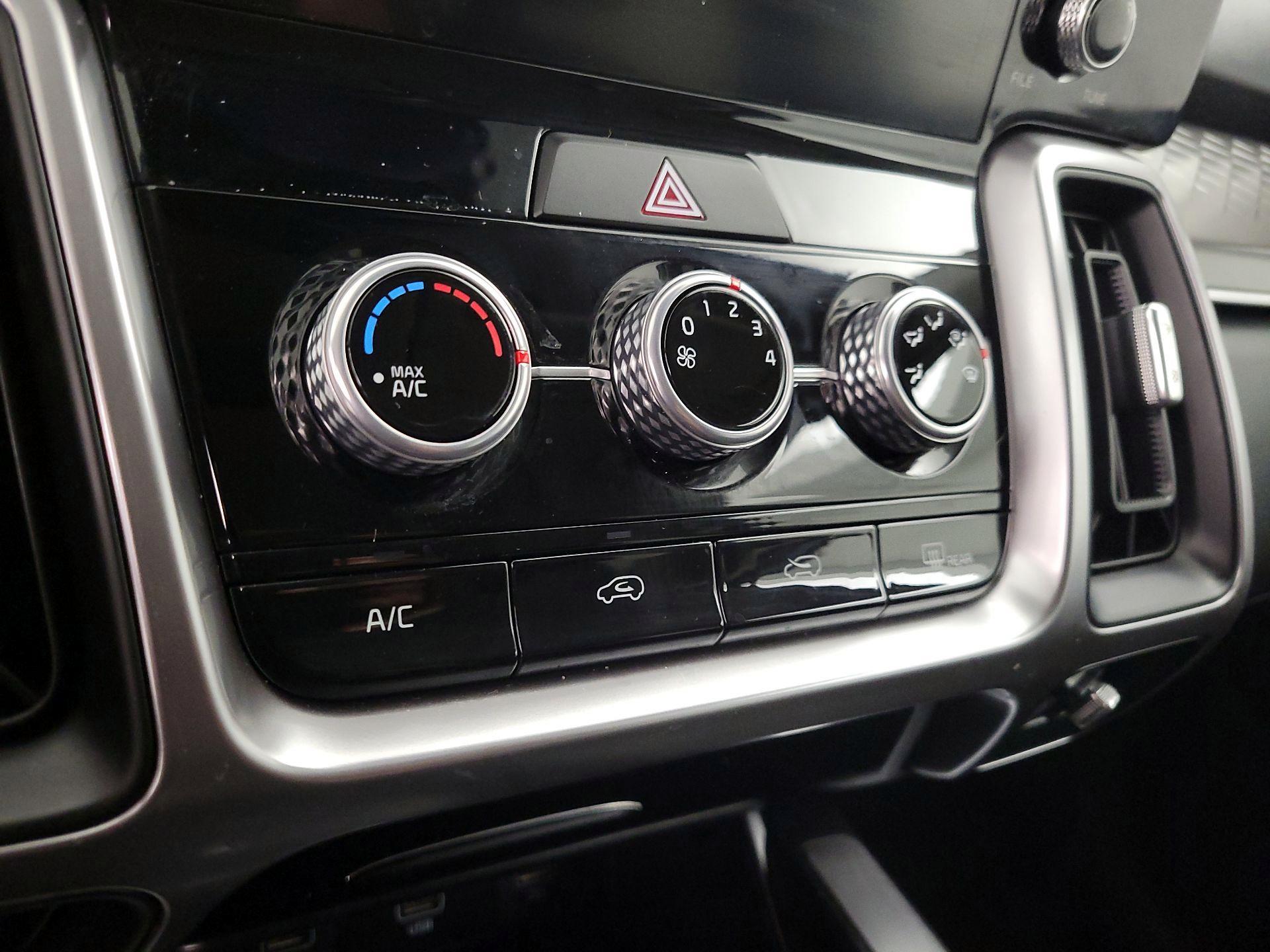 Thumbnail: 2023 Kia Sorento - 16