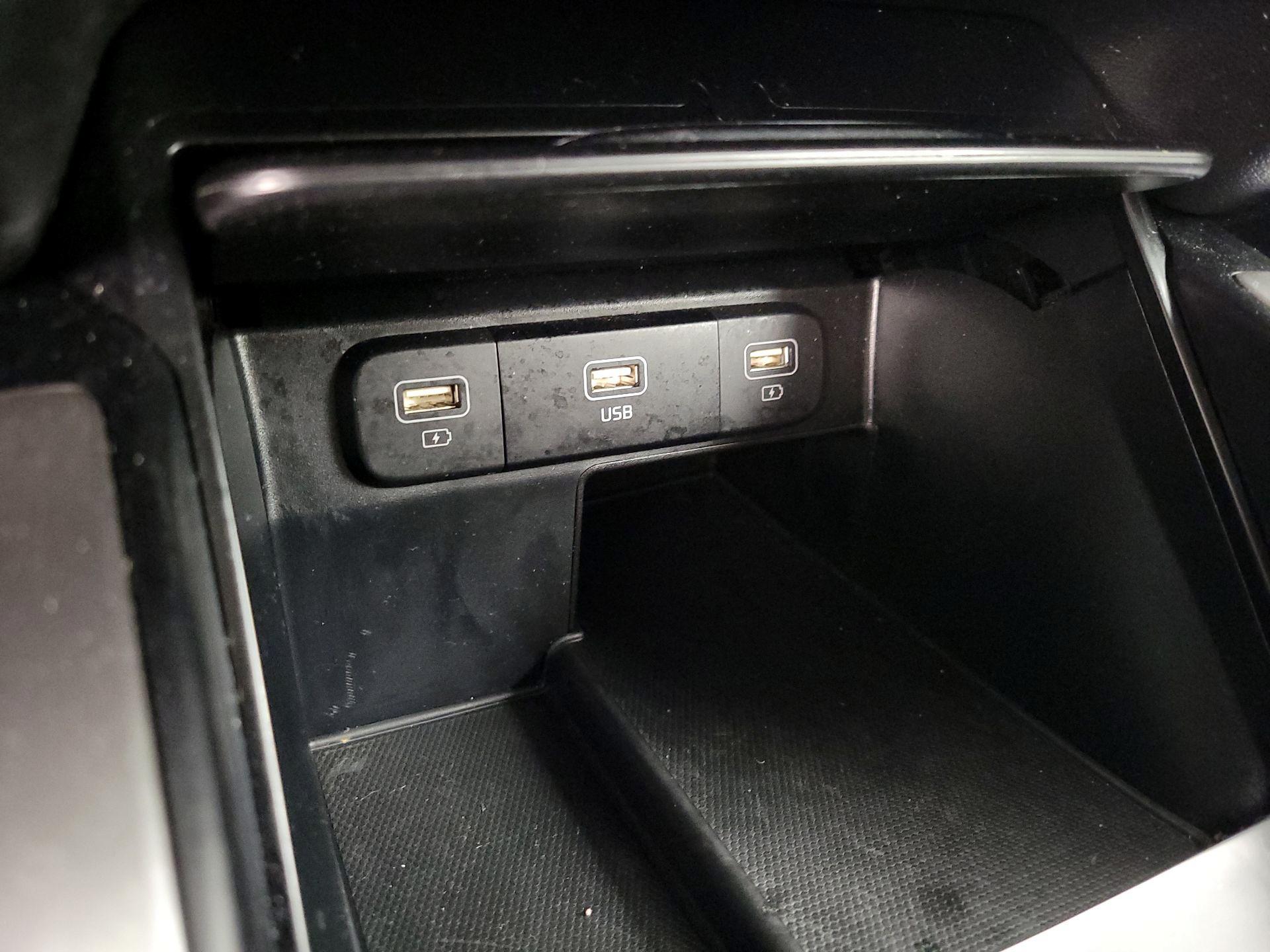 Thumbnail: 2023 Kia Sorento - 18