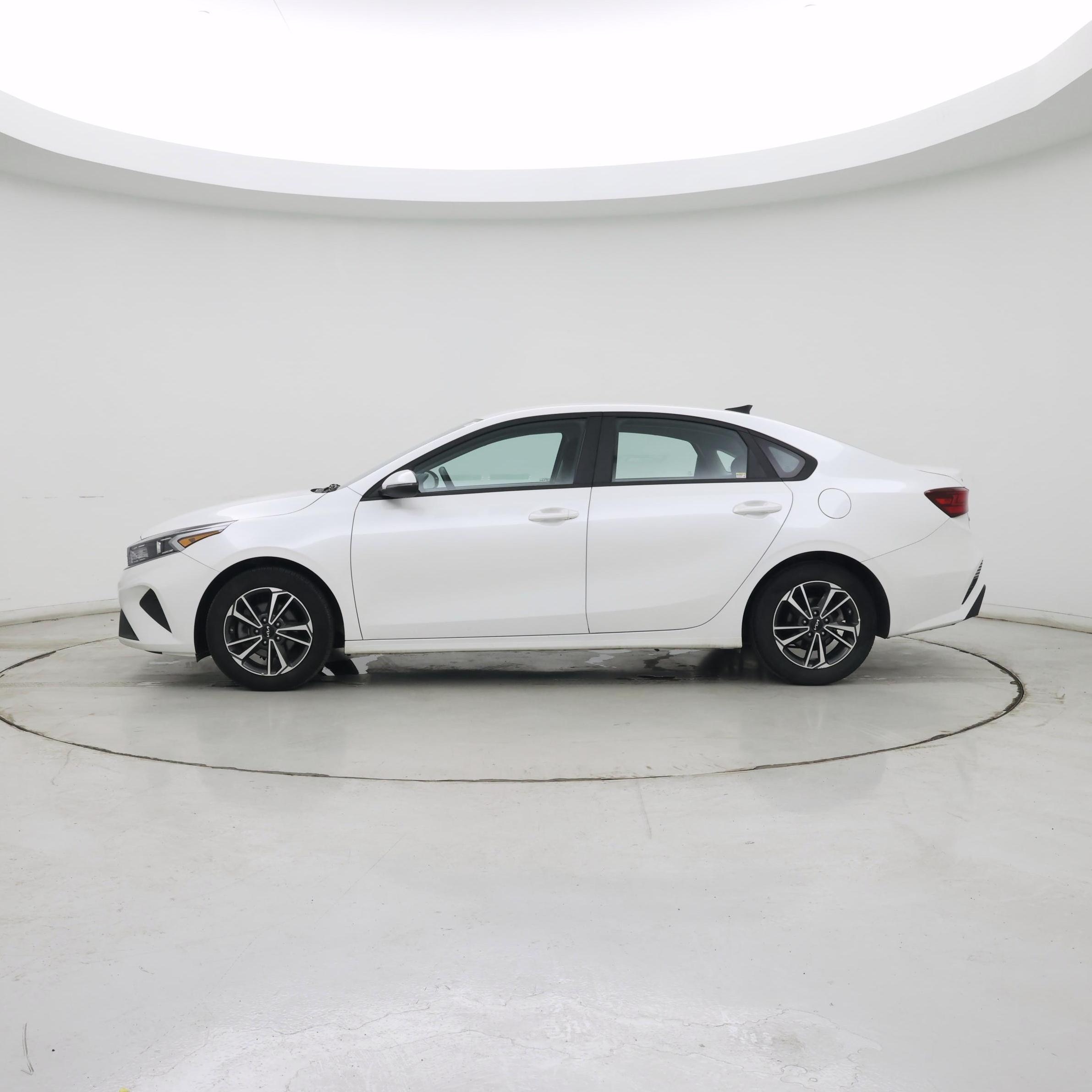 Thumbnail: 2023 Kia Forte - 3